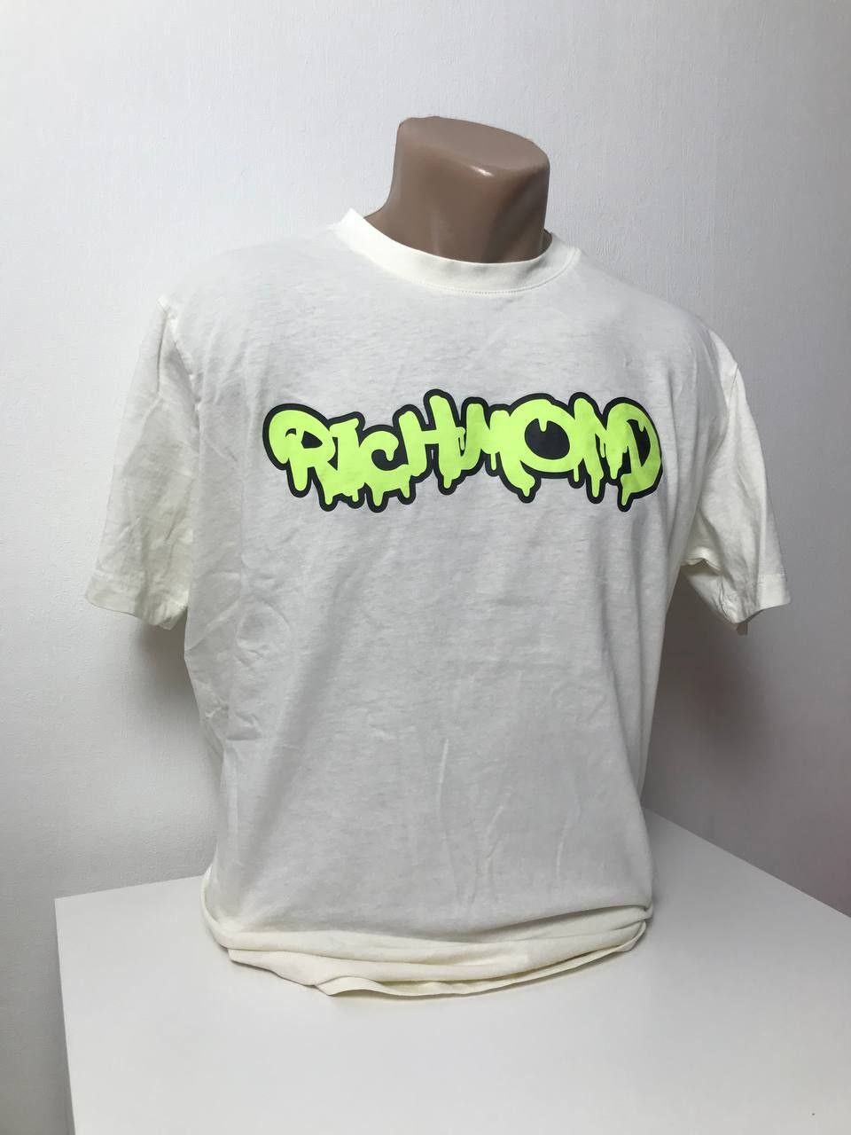 John Richmond John Richmond Mens Logo T Shirt Size Medium Off White/Cream Size US L / EU 52-54 / 3 - 1 Thumbnail