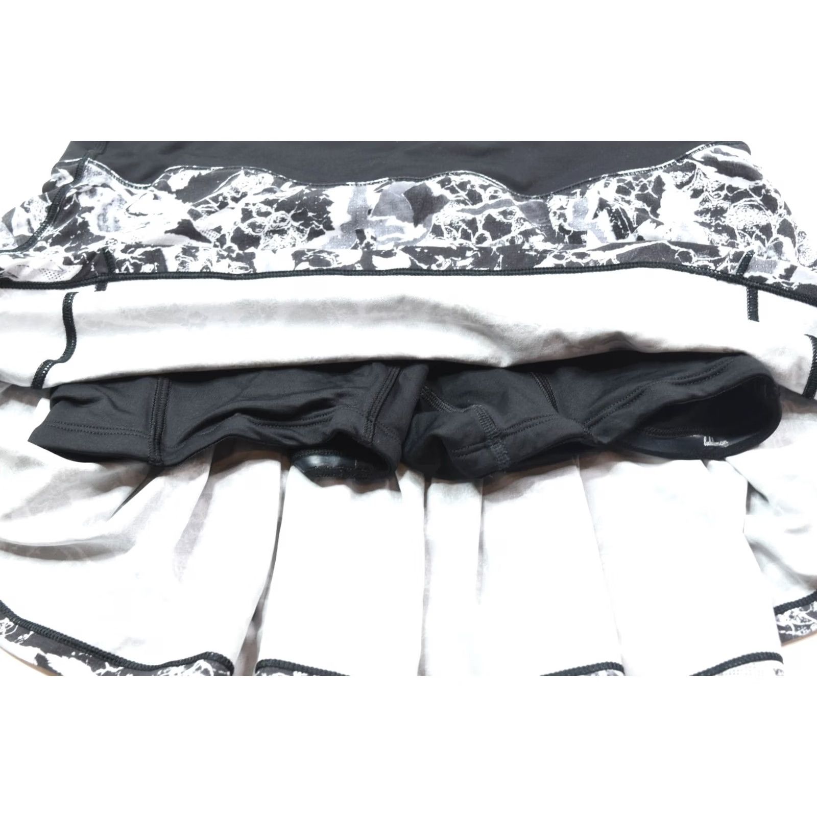 Lululemon Lululemon Circuit Breaker Skort Womens 4 Tall Black White Lightweight Stretch Athletic Short Skirt Golf Running tennis Women's Girls Size ONE SIZE - 4 Thumbnail