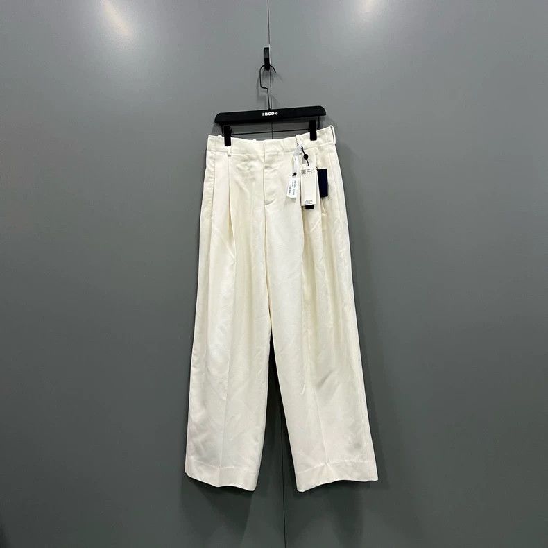 Louis Vuitton Louis Vuitton White trousers 2501-Nextarrow Size US 40 / EU 56 - 1 Thumbnail