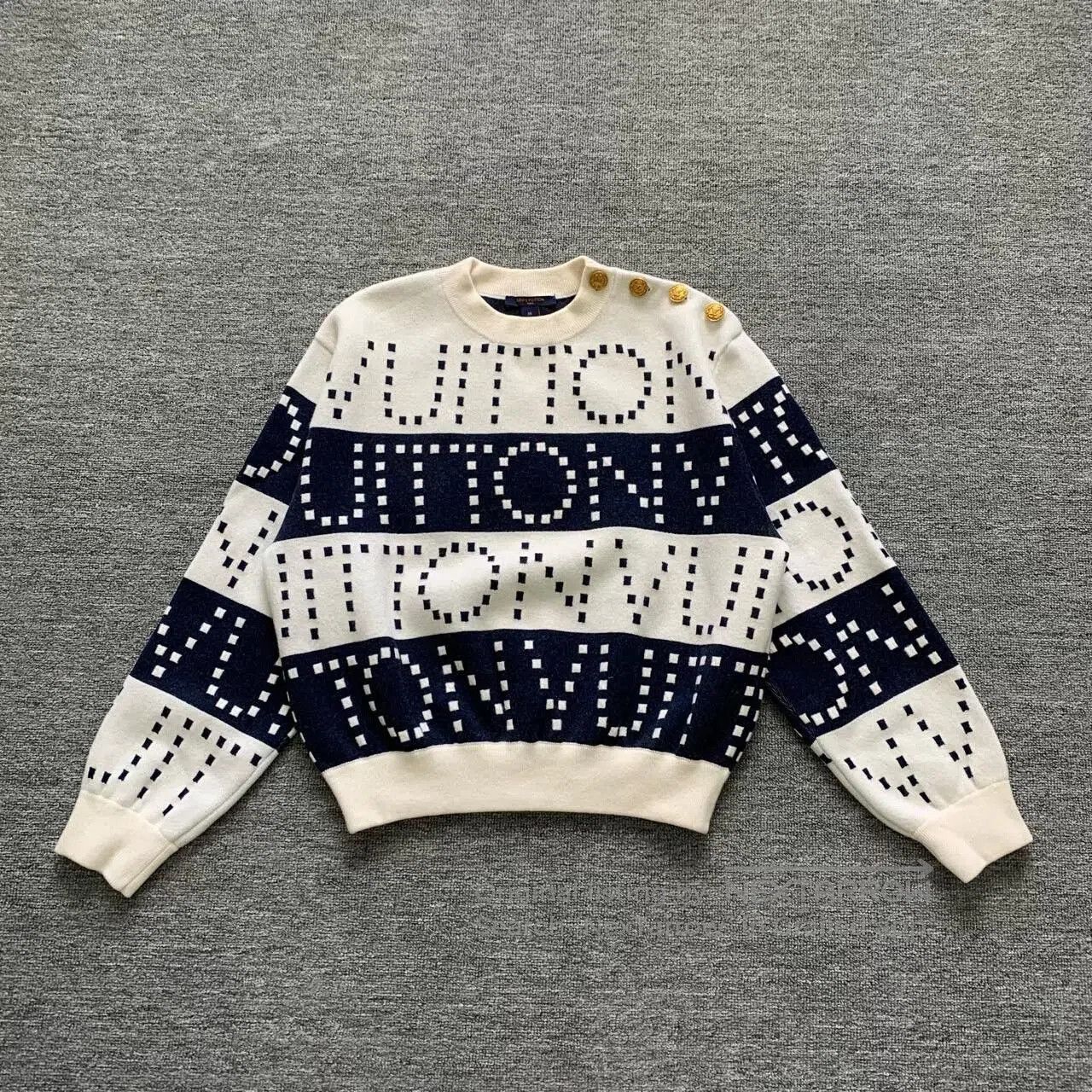 Louis Vuitton lv large logo wool sweater in cream. Size US M / EU 48-50 / 2 - 1 Thumbnail