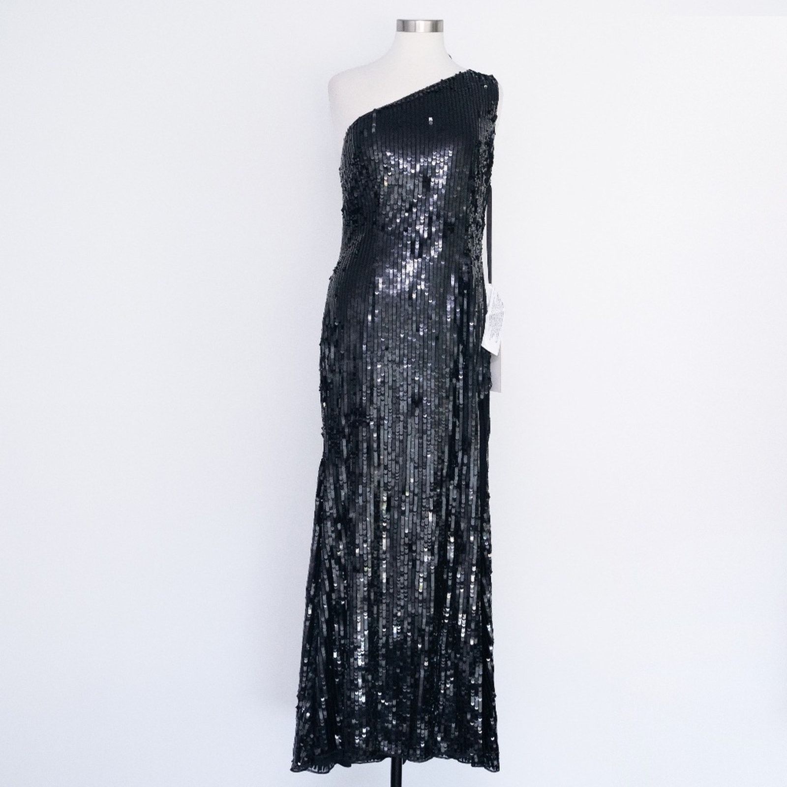 Designer Mac Duggal. Sequined One Shoulder Back Bow Detail Gown. Size M / US 6-8 / IT 42-44 - 1 Thumbnail