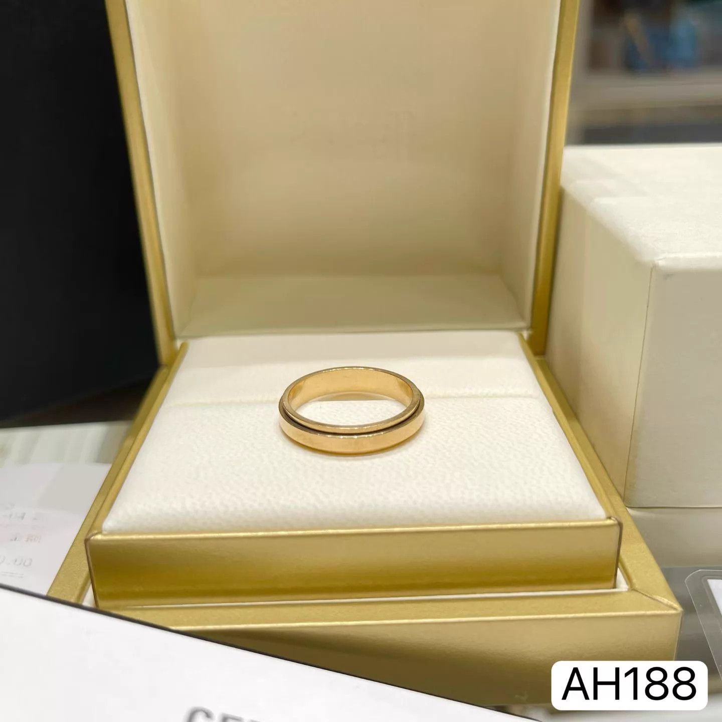 Piaget Piaget Possession Rose Gold Ring 64 4.8mm Full Set Size ONE SIZE - 3 Thumbnail