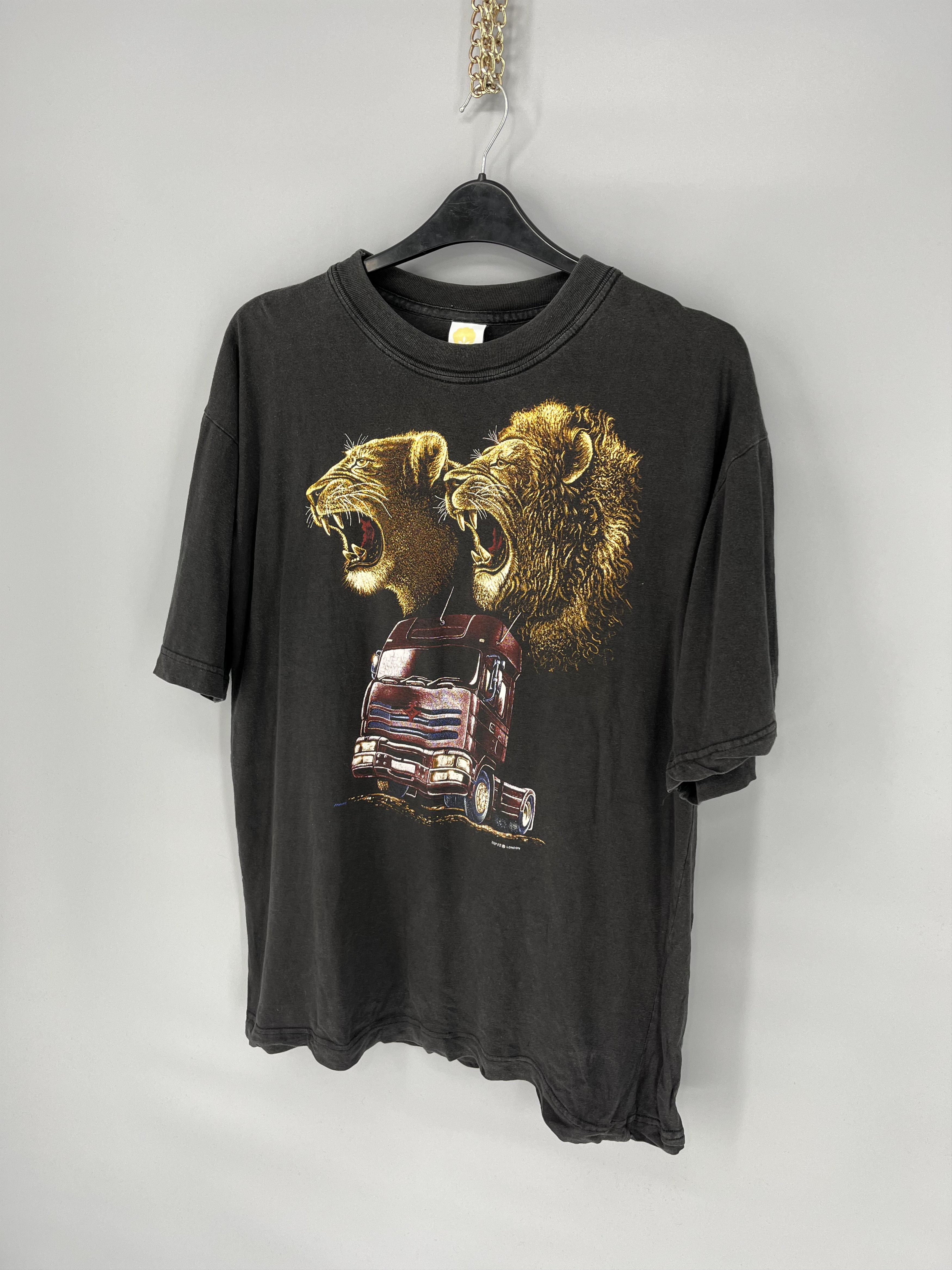 Vintage Vintage 90s lion lioness and truck Boxy Fit Tee ZipIt London Size US XL / EU 56 / 4 - 4 Thumbnail