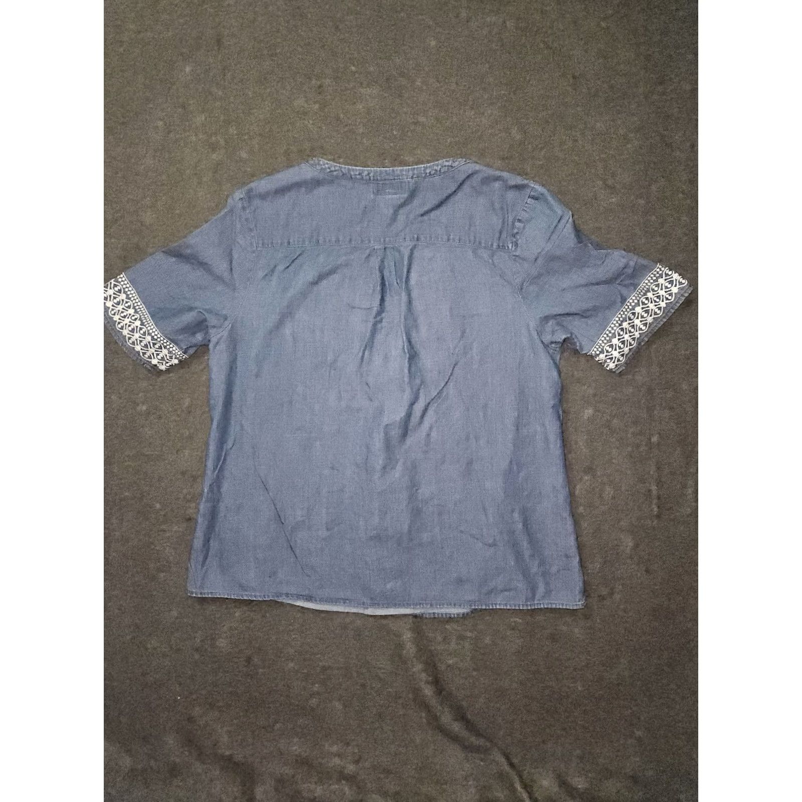 Vineyard Vines Vineyard Vines Chambray Top Women's Large Blue Embroidered V-Neck Blouse Size L / US 10 / IT 46 - 8 Thumbnail