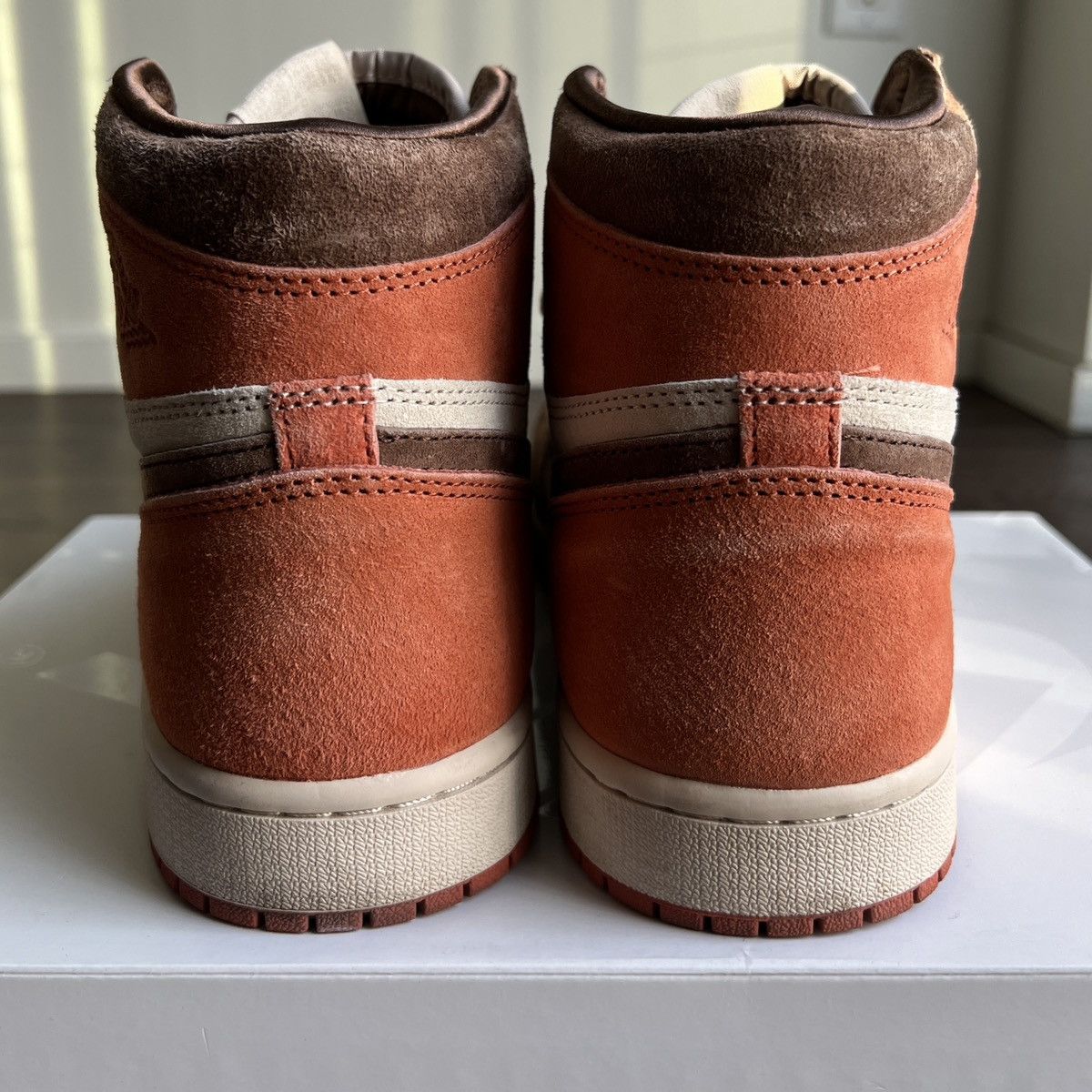Nike Jordan 1 Retro High OG - Dusted Clay Size US 10 / EU 43 - 4 Thumbnail