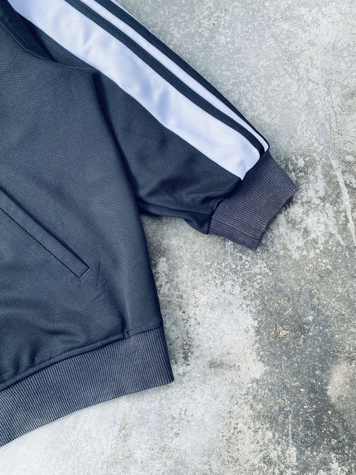 Adidas Adidas Adibreak Sweater Rare Size US L / EU 52-54 / 3 - 16 Thumbnail