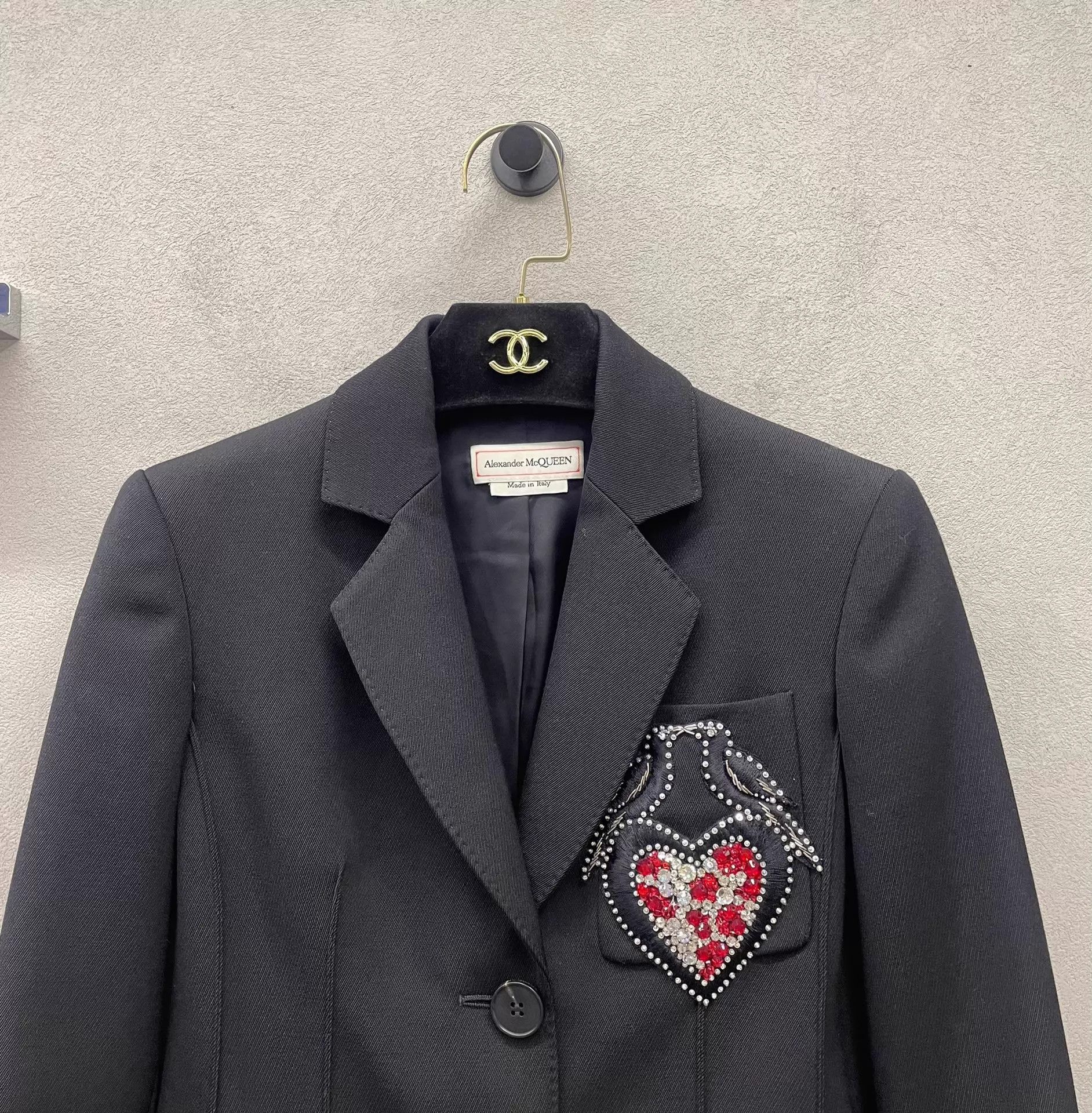 Alexander McQueen Alexander McQueen Black Heart Embroidered Blazer Size 36 NWT Size XS / US 0-2 / IT 36-38 - 2 Thumbnail
