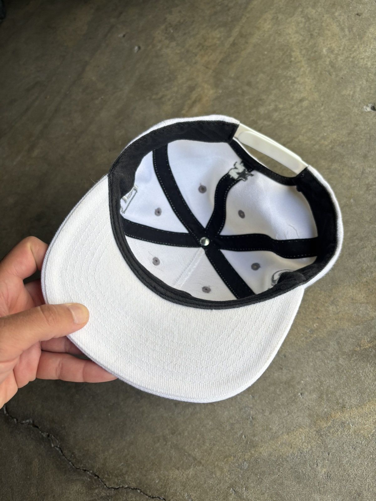 Supreme White Supreme Wrap Around Logo Snapback hat Size ONE SIZE - 5 Thumbnail