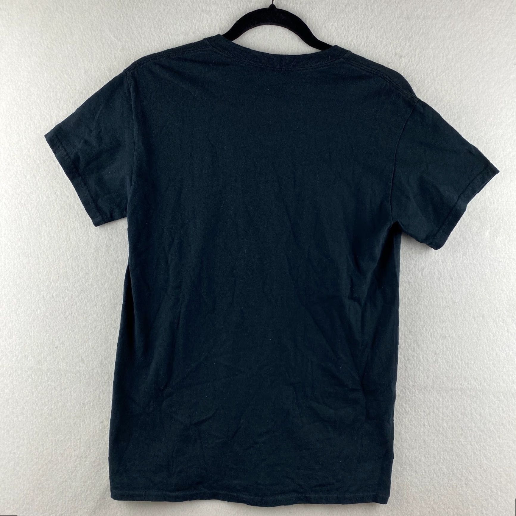 Gildan Queen Concert Shirt Small Mens Black Gildan T-Shirt Rock & Pop 10th Anniversary Signed CSS Sticker Logo Short Sleeve Top Mens Size US S / EU 44-46 / 1 - 7 Thumbnail