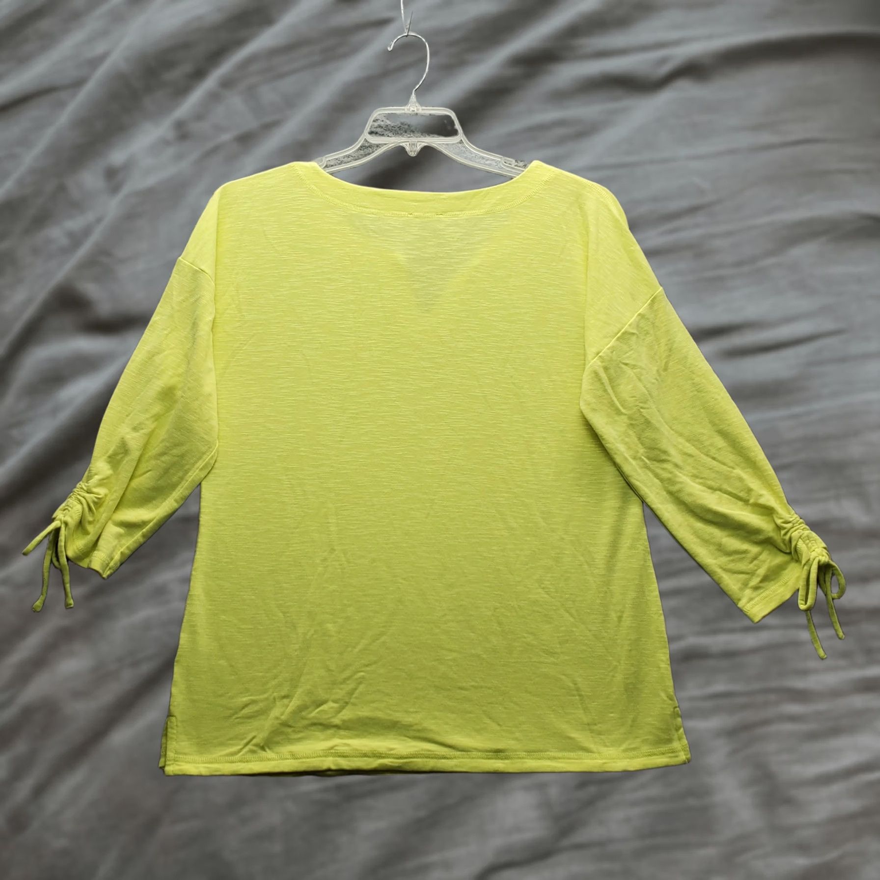 Talbots Talbots Shirt Womens Size M Yellow V-Neck Stretch 3/4 Sleeve Slit Top Size M / US 6-8 / IT 42-44 - 1 Thumbnail