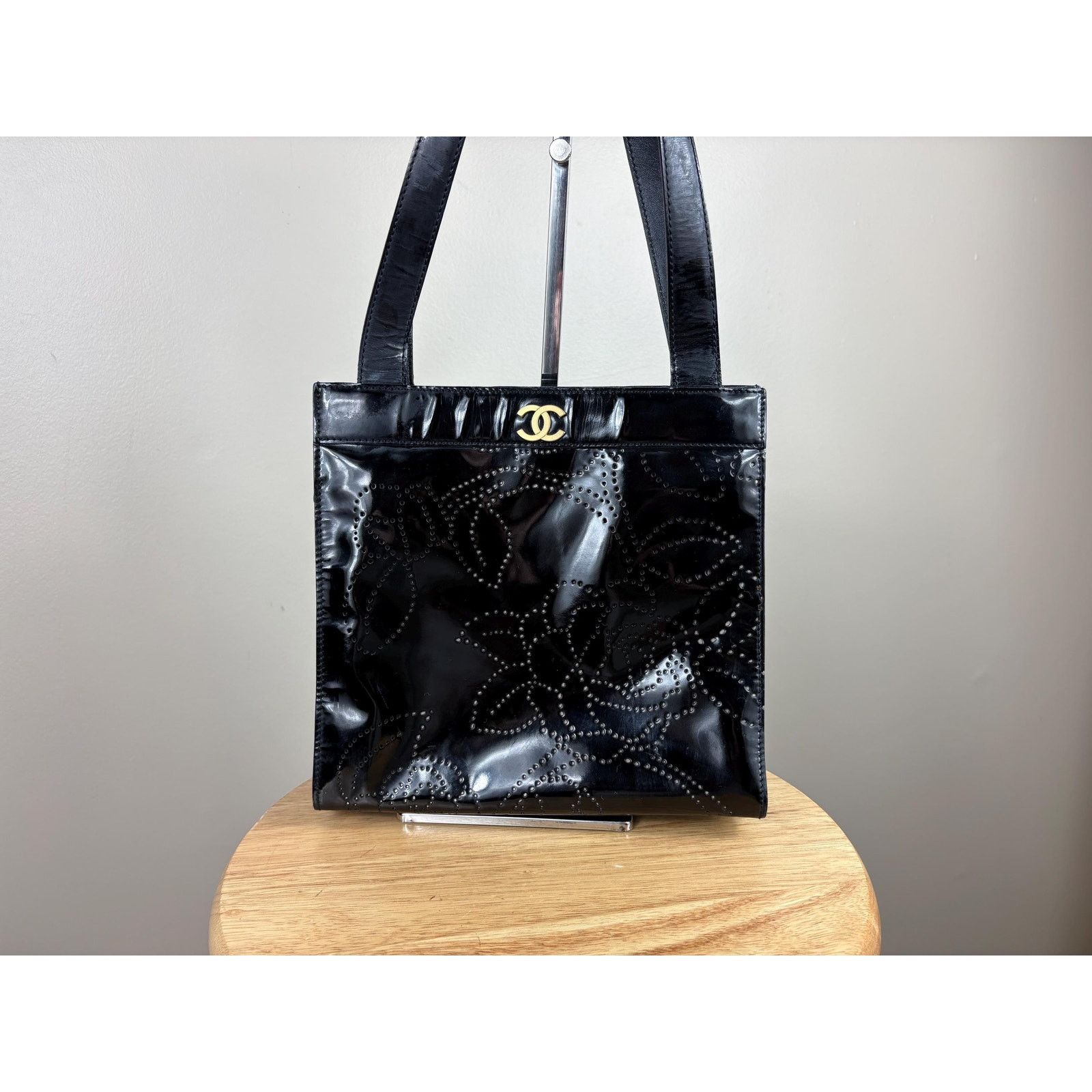 Chanel Authentic Chanel Vintage Patent Leather Camellia Tote Bag Size ONE SIZE - 1 Thumbnail