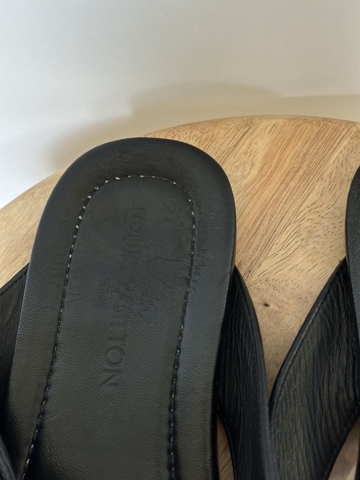 Designer × Louis Vuitton Louis Vuitton leather flip flops sandals metal logo Size US 7 / EU 40 - 9 Thumbnail