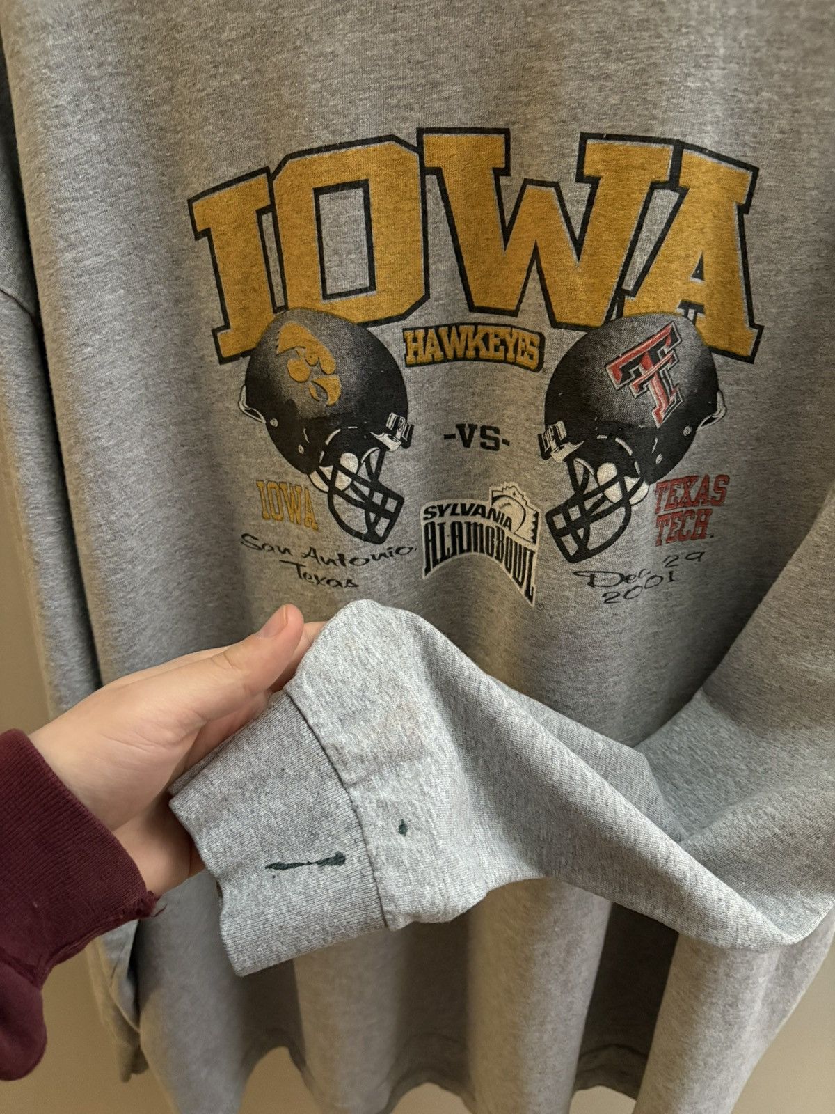 NCAA Iowa Hawkeyes VTG late 90s/2002 Alamo Bowl longsleeve shirt Size US XL / EU 56 / 4 - 3 Thumbnail