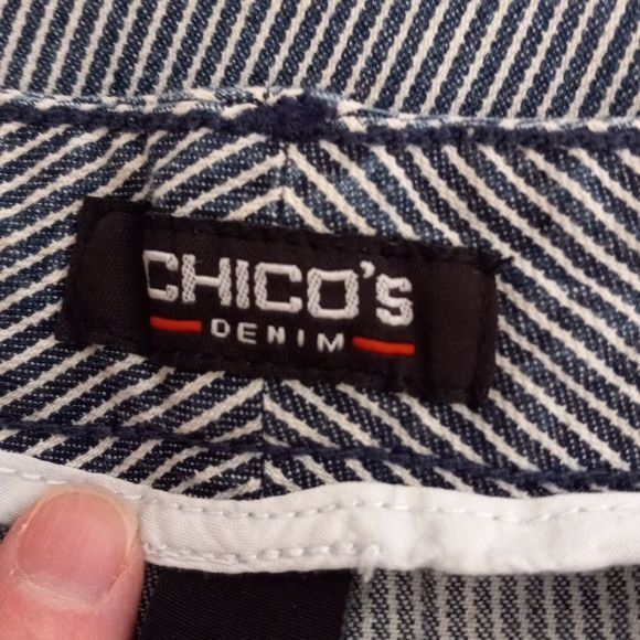 Chicos Chicos Size 1 Medium Capri Jeans Denim Blue White Striped Li Size 32" / US 10 / IT 46 - 11 Thumbnail