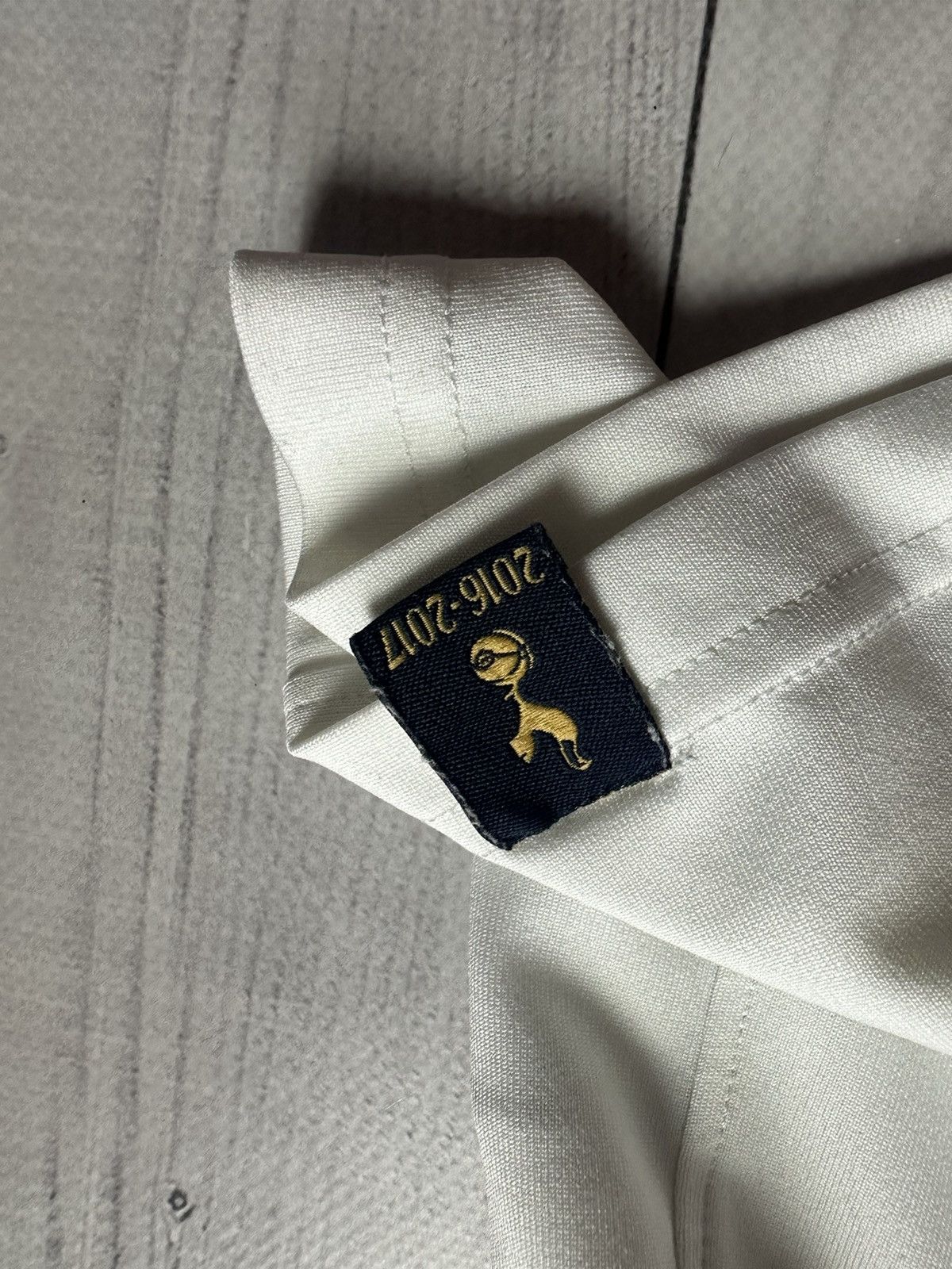 Under Armour × Vintage Vintage under armour Tottenham soccer jersey Spurs Xs Size US XS / EU 42 / 0 - 5 Thumbnail