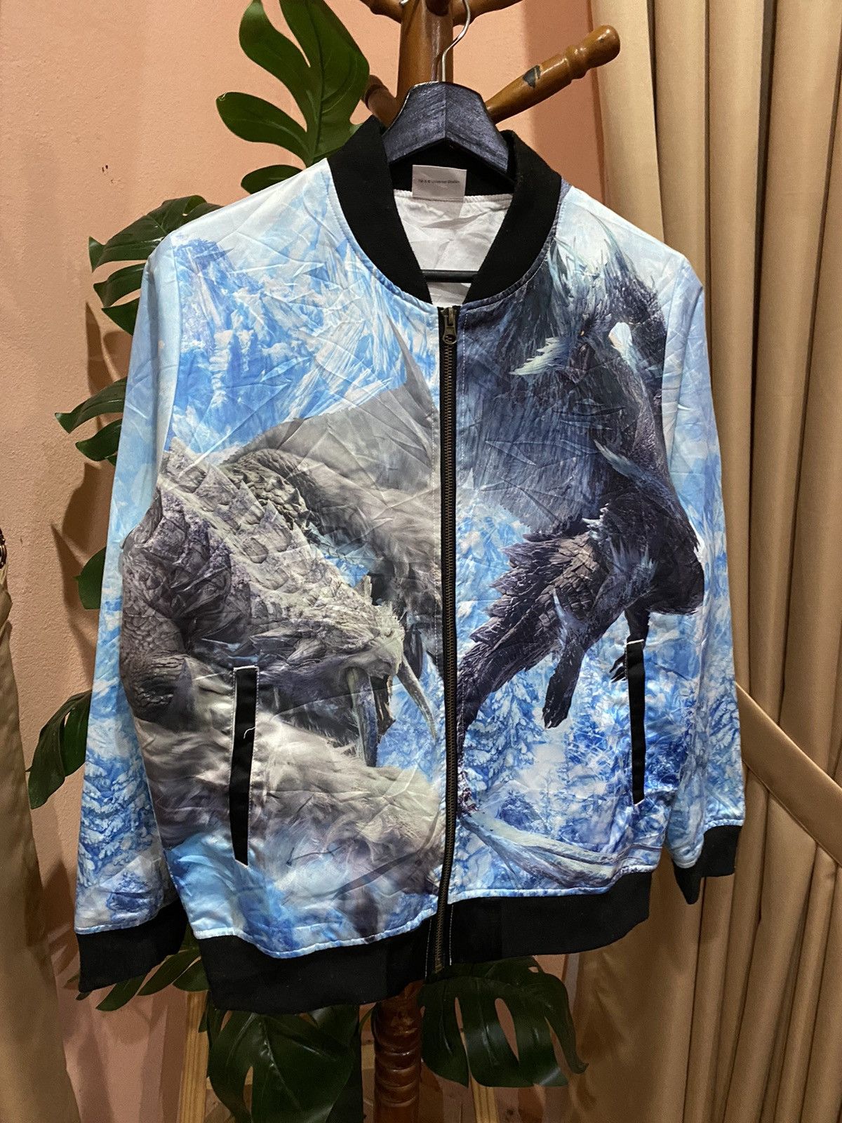 Universal Studios Universal Studios x Capcom Monster Hunter Jacket Ice Dragon Size US M / EU 48-50 / 2 - 3 Thumbnail