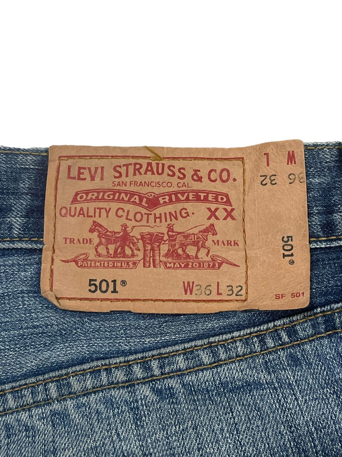 Levi's Vintage Clothing Vintage 90s Levi’s 501 Ripped Fade Wash Straight Loose Jeans Size US 36 / EU 52 - 11 Thumbnail