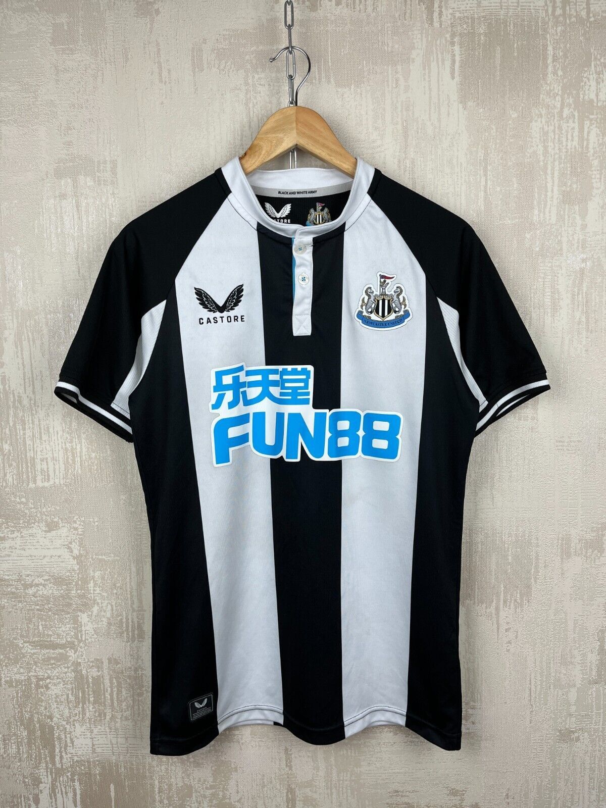 Castore Newcastle United 2021 2022 Home Football Shirt Soccer Jersey Size US S / EU 44-46 / 1 - 1 Thumbnail