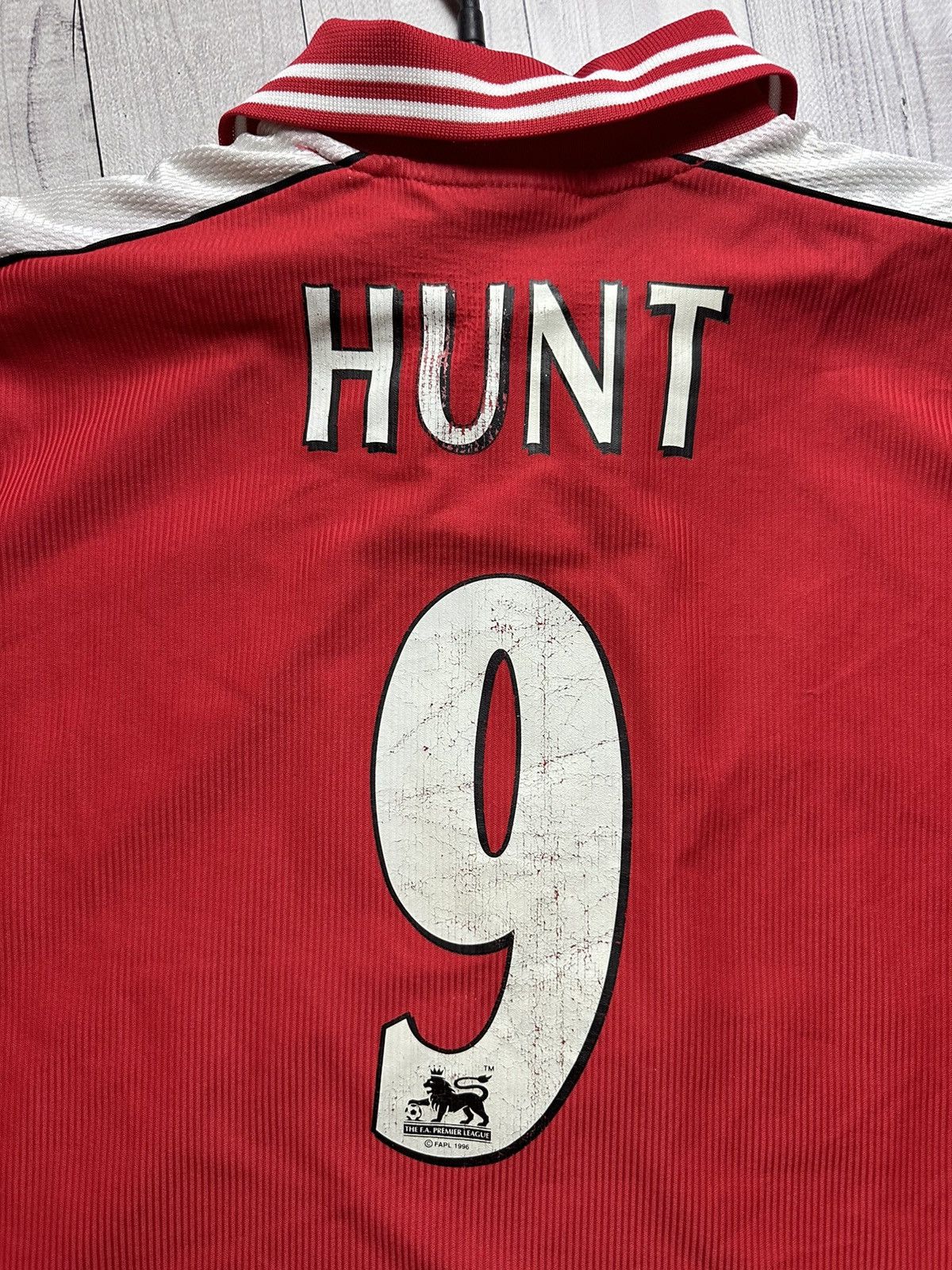 Vintage Vintage Charlton Athletic soccer jersey 9 Hunt size Xl rare Size US XL / EU 56 / 4 - 3 Thumbnail