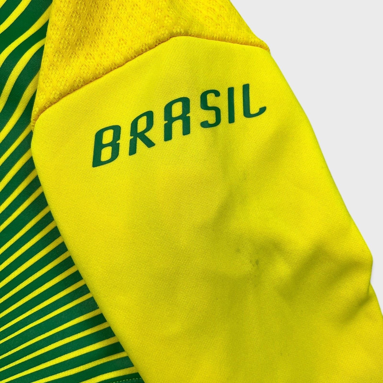 Adidas 2010 Adidas Brazil Track Jacket Medium South Africa FIFA Size US M / EU 48-50 / 2 - 4 Thumbnail