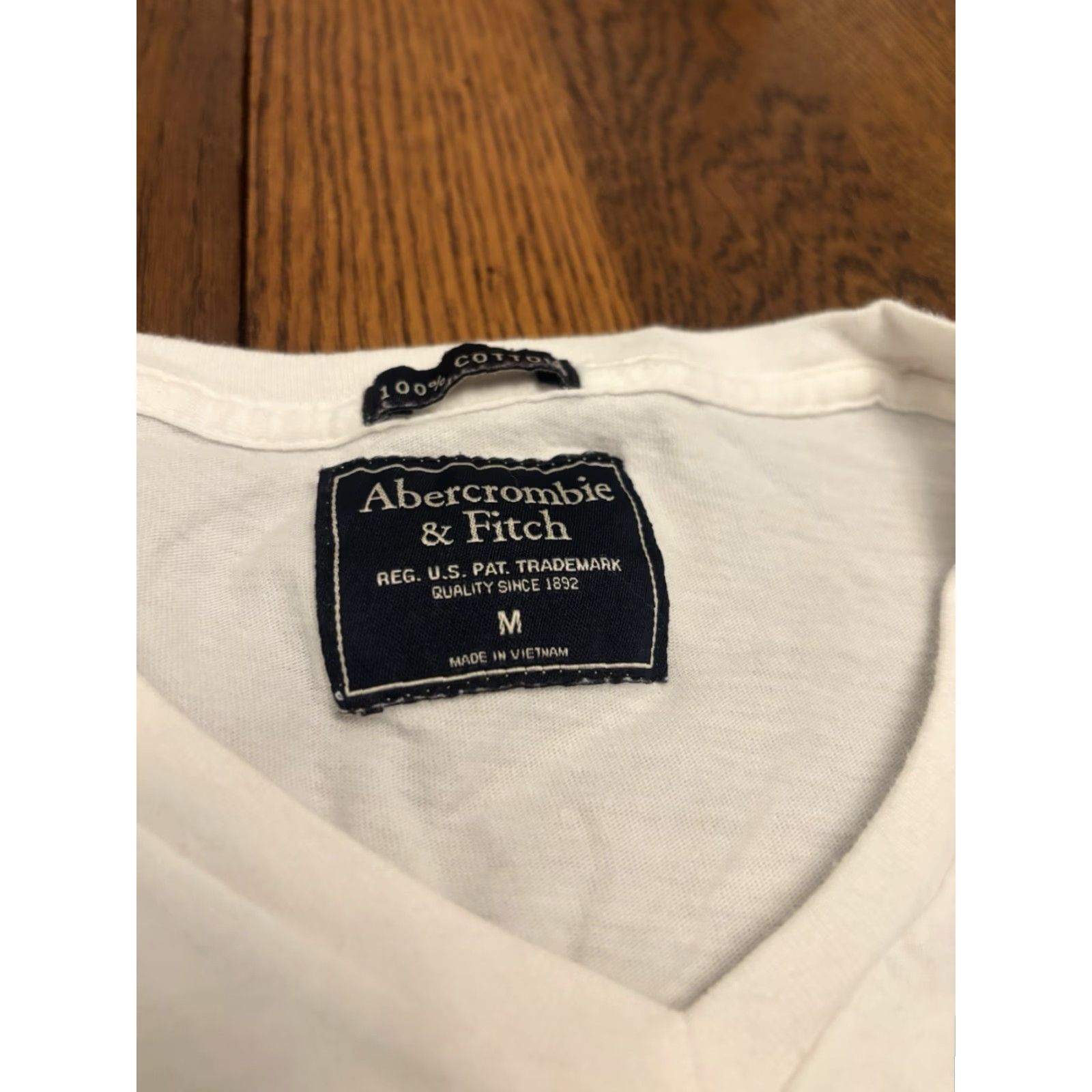 Abercrombie & Fitch VINTAGE Abercrombie & Fitch T-Shirt Moose Logo V-Neck M Unisex Adults White Cotton Short Sleeve Size US M / EU 48-50 / 2 - 2 Thumbnail
