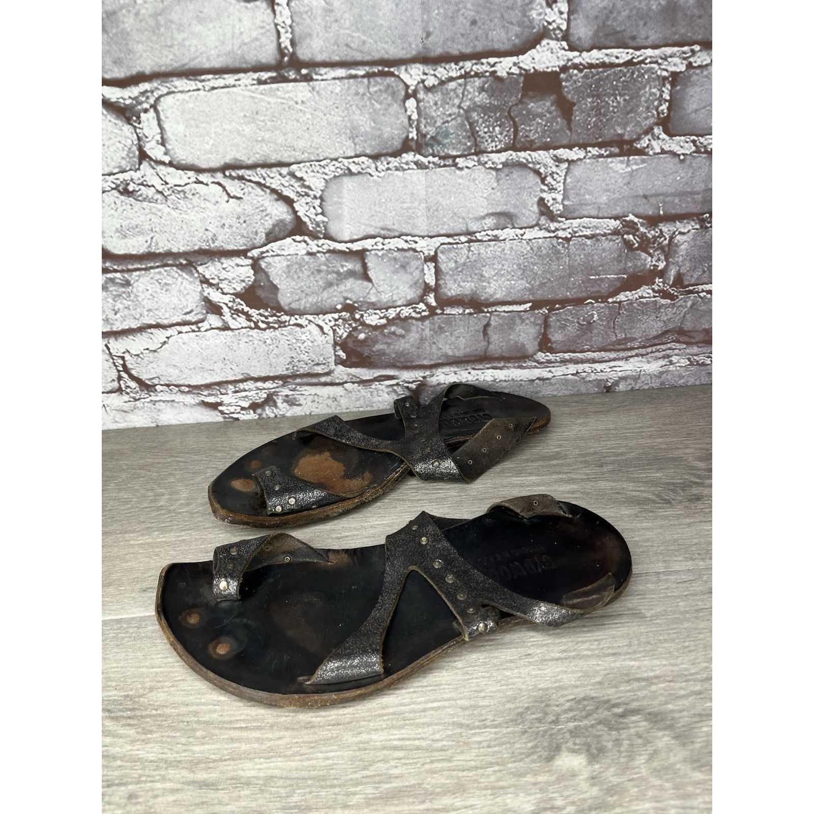 CYDWOQ Cydwoq Studs Studded Toe Thong Sandals Women Sz 37EU/6M Brow Size US 6.5 / IT 36.5 - 13 Thumbnail