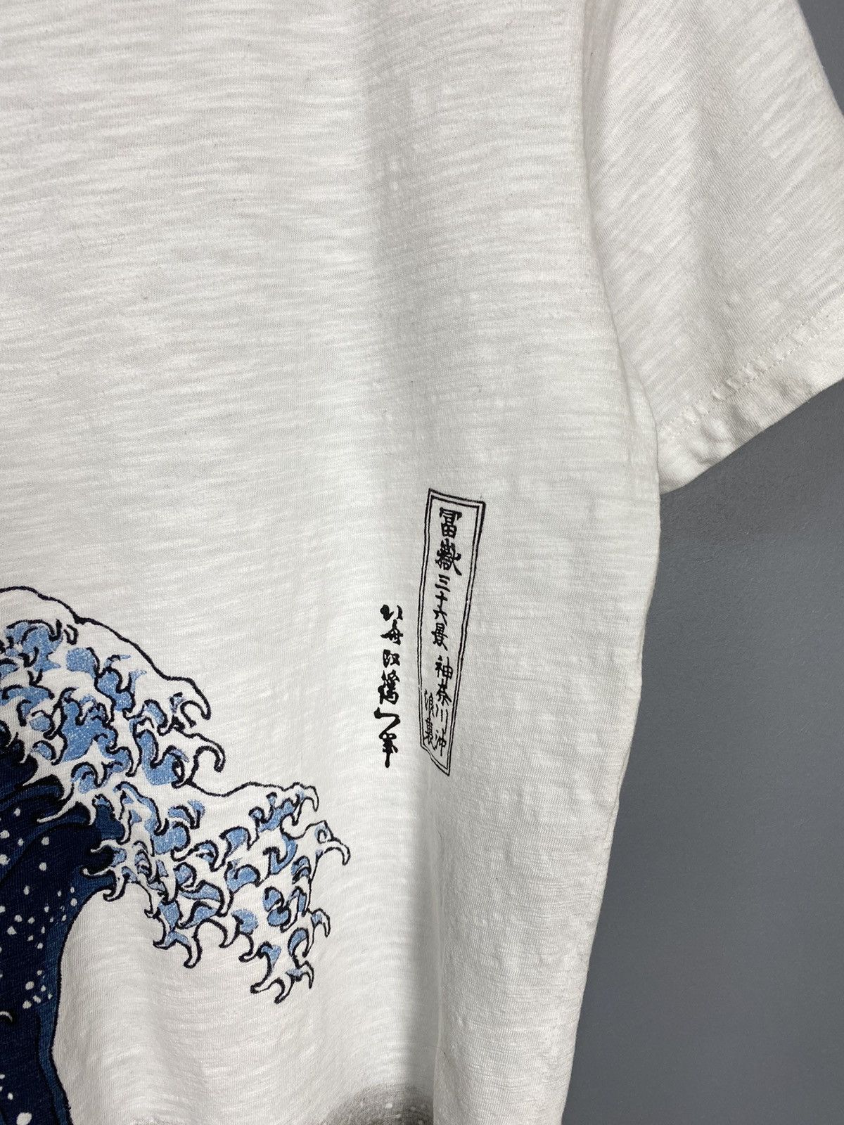 Uniqlo Uniqlo Hokusai Blue Size S T-Shirt Wave off Kanagawa White Size US S / EU 44-46 / 1 - 2 Thumbnail