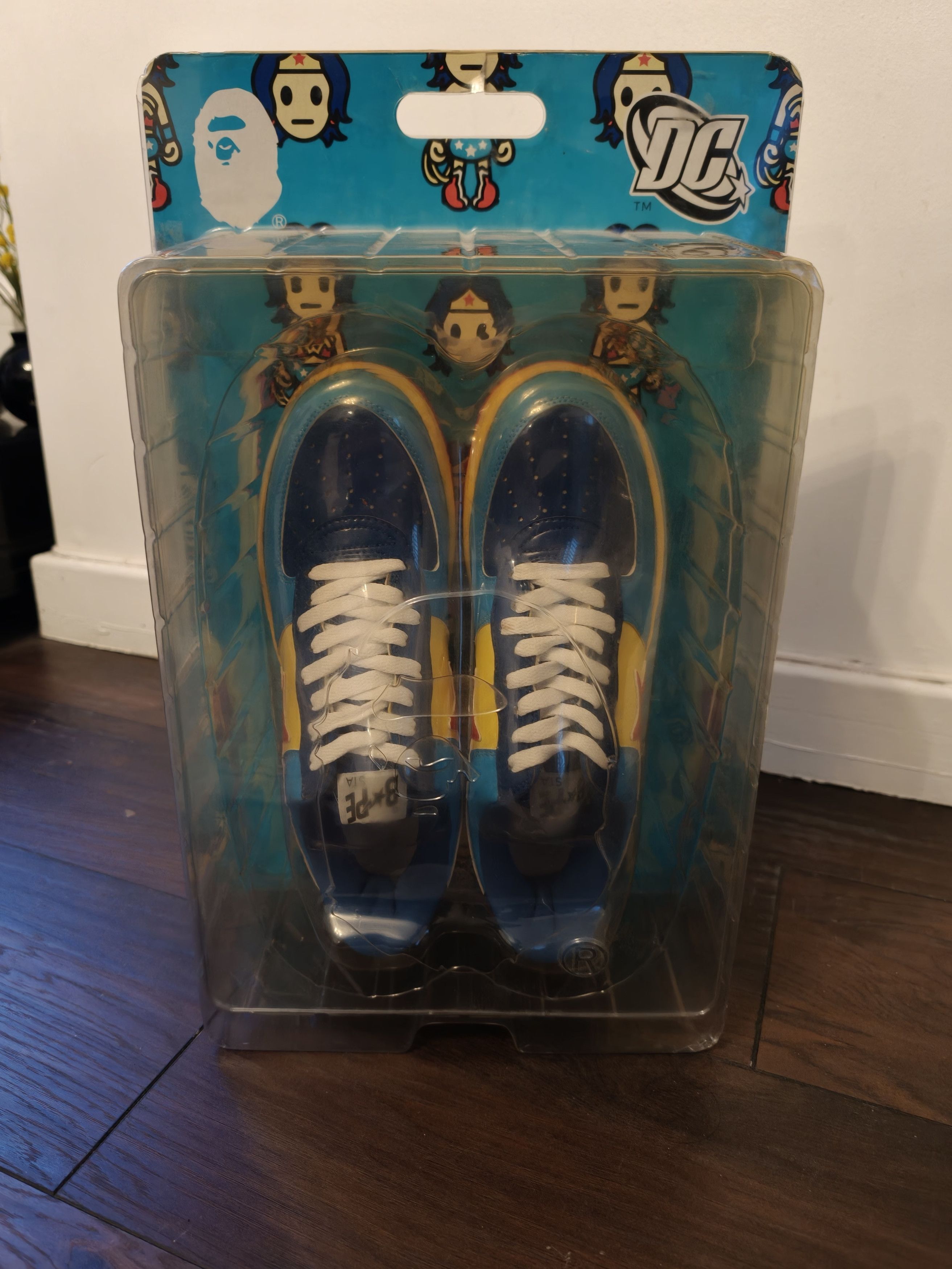 Bape Bape x DC Comics Wonderwoman Bapesta OG Size US 10 / EU 43 - 1 Thumbnail