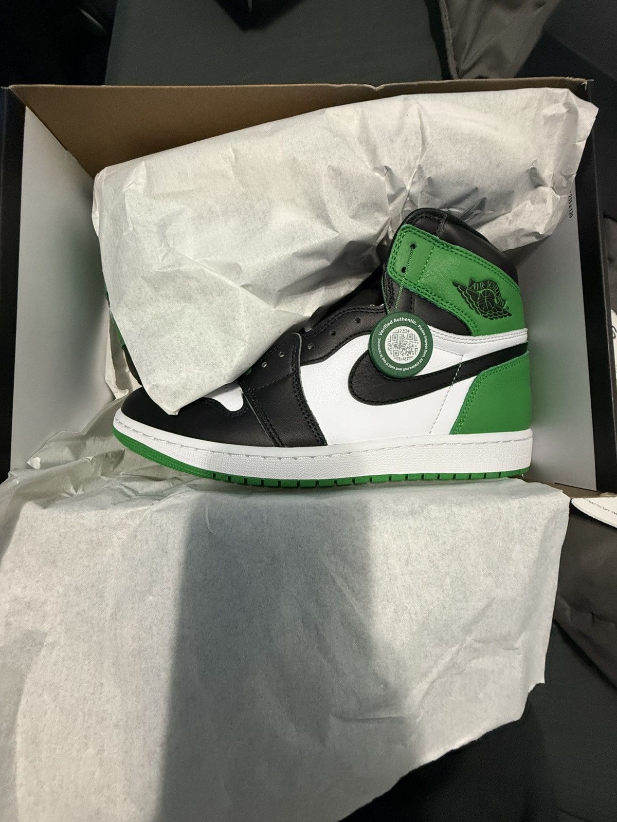 Nike Air Jordan 1 Retro HIGH OG Lucky Green Size US 10.5 / EU 43-44 - 10 Thumbnail