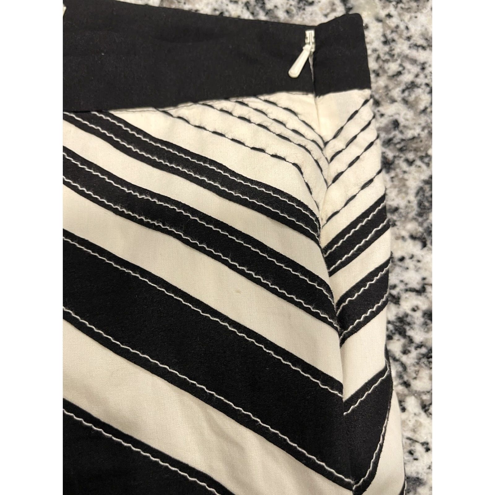 Vintage MEADOW RUE Waverly Chevron Midi Skirt Black Ivory POCKETS Sz 4 Woman Calf-Length A-Line Cotton Polyester Lined Embroidered Patchwork Zipper Size 27" / US 4 / IT 40 - 7 Thumbnail
