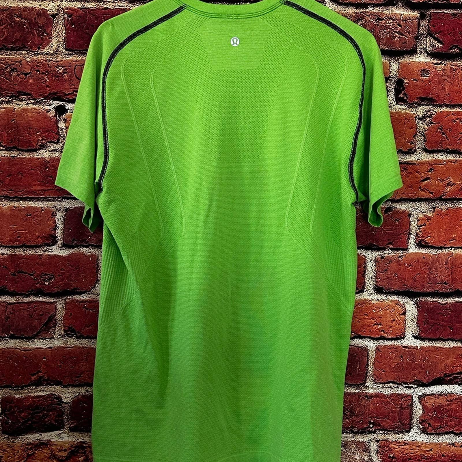 Lululemon Mens Lululemon Shirt size large Size US L / EU 52-54 / 3 - 4 Thumbnail