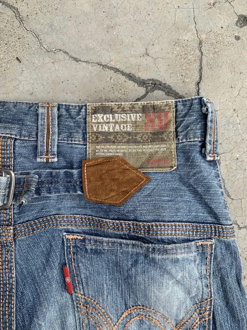 Edwin Vintage Edwin buckle back fade mud wash. Size US 33 - 9 Thumbnail