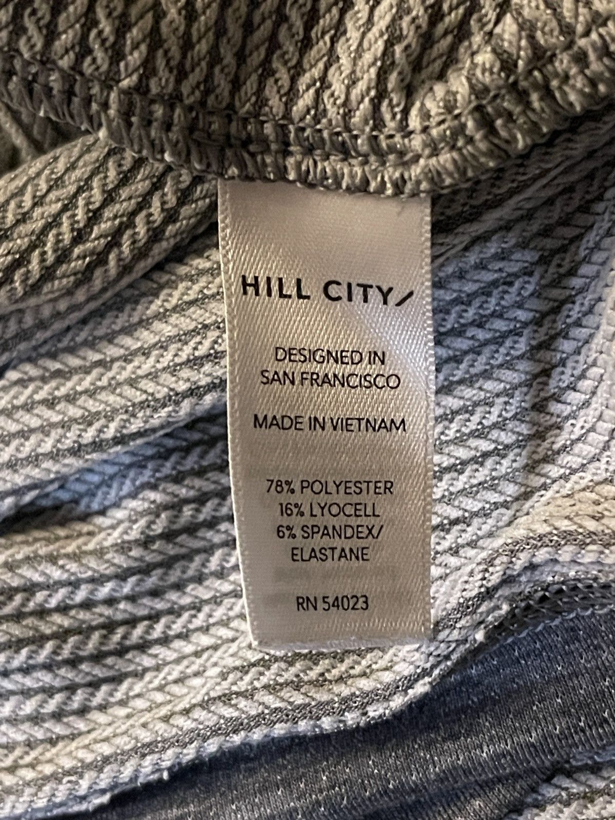 Gap Hill City T Shirt Men’s Medium Performance Running Workout Size US M / EU 48-50 / 2 - 7 Thumbnail