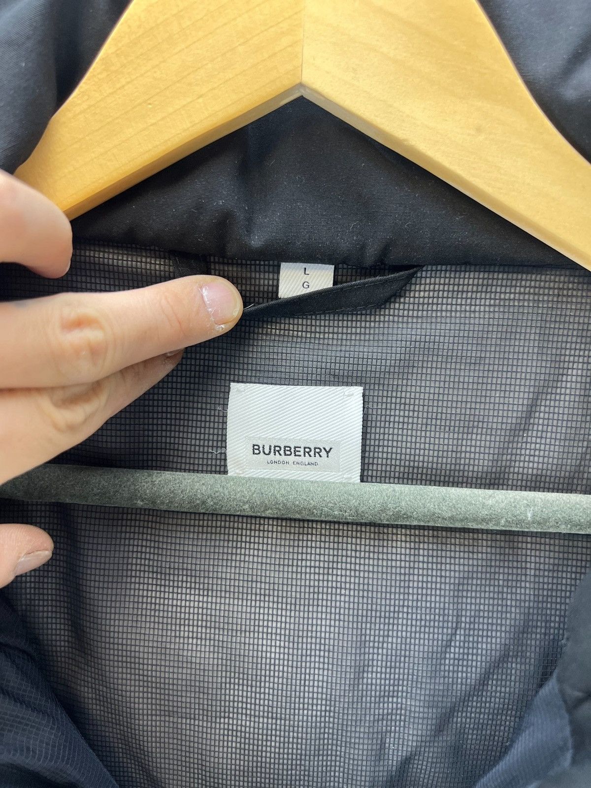 Burberry Burberry London England black shiny hooded puffer jacket Size US L / EU 52-54 / 3 - 3 Thumbnail