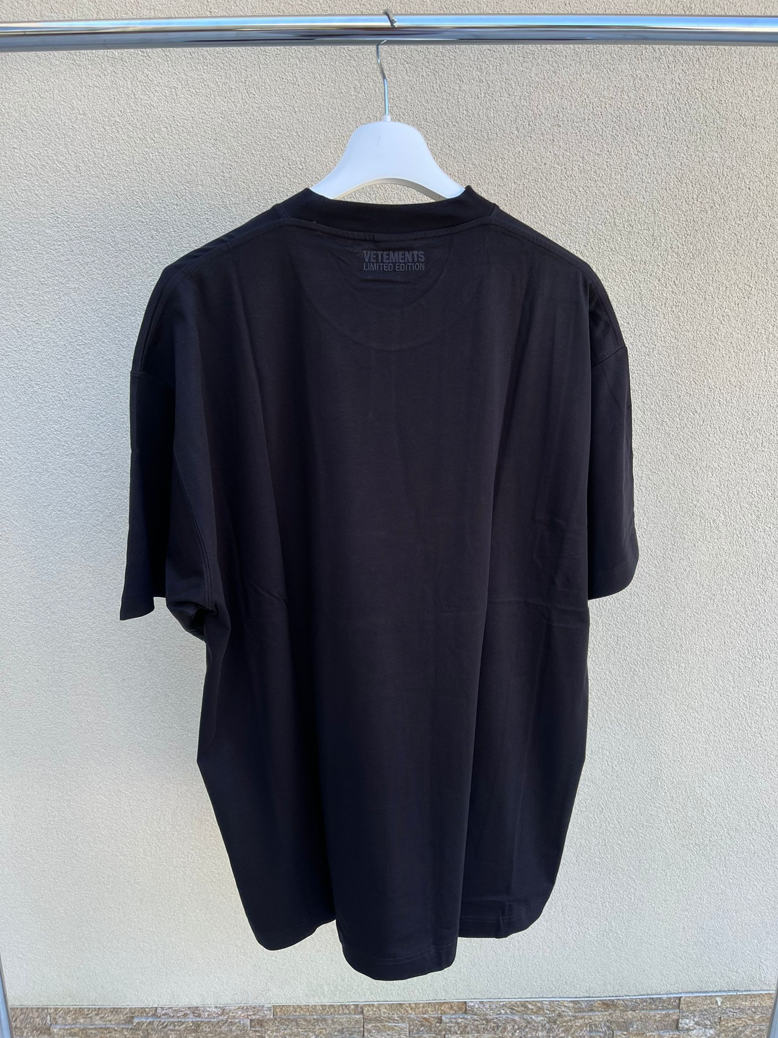 Vetements Big Logo Limited Edition T-Shirt in Black Size US M / EU 48-50 / 2 - 11 Thumbnail