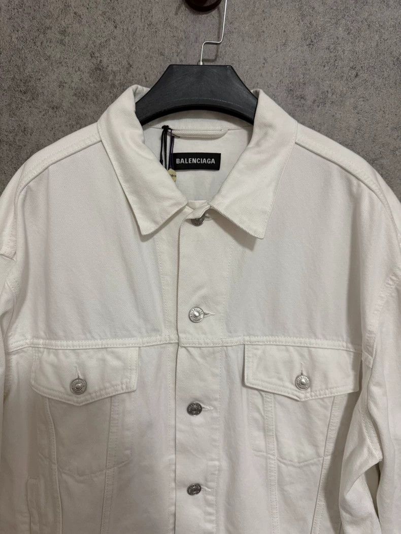 Balenciaga Balenciaga Back Letter Logo Washed Denim Jacket Size US S / EU 44-46 / 1 - 2 Thumbnail