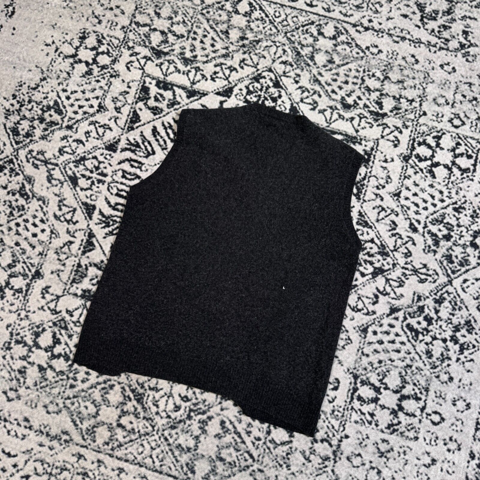 Vintage Vintage Unisex Black Wool Vest Sweater Size M 90s Oldmoney Size US M / EU 48-50 / 2 - 11 Thumbnail