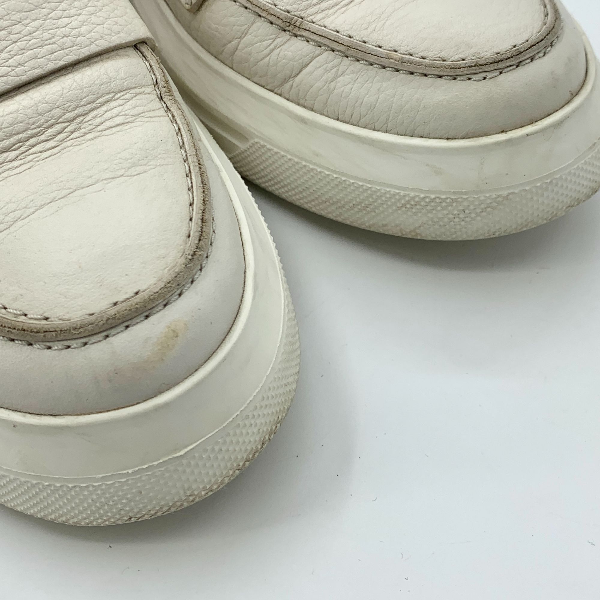 Tod's Tod’s White Slip-On Loafers (Size 37) Size US 7 / IT 37 - 3 Thumbnail