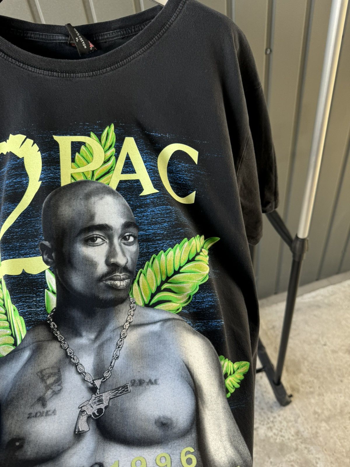 Band Tees × Rap Tees × Vintage Vintage 2 PAC Shakur Marijuana T Shirt Rap tee Size US XL / EU 56 / 4 - 11 Thumbnail