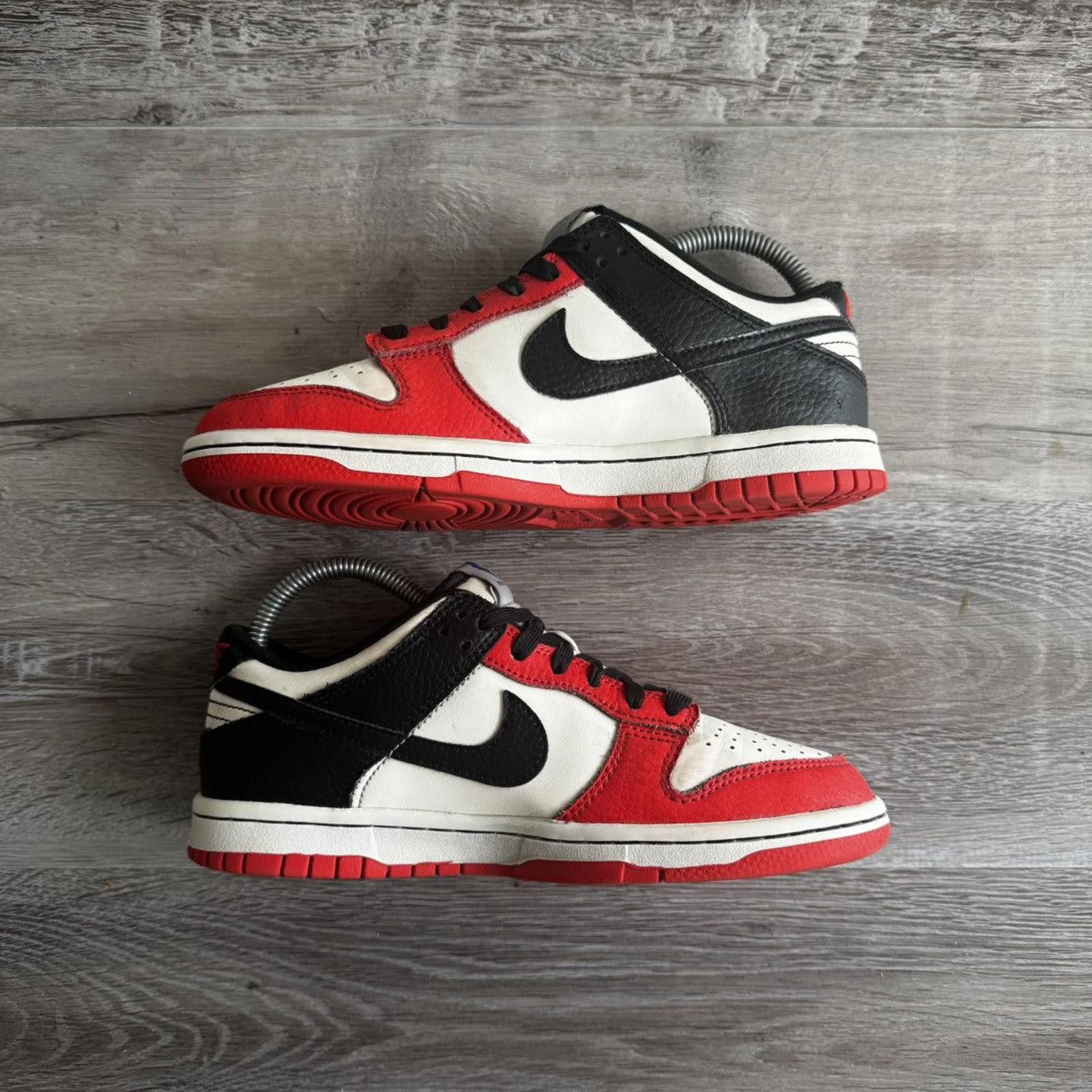 Nike NIKE • Dunk Low "NBA 75th Anniversary Chicago" (4.5M) Size US 5 / EU 37 - 3 Thumbnail