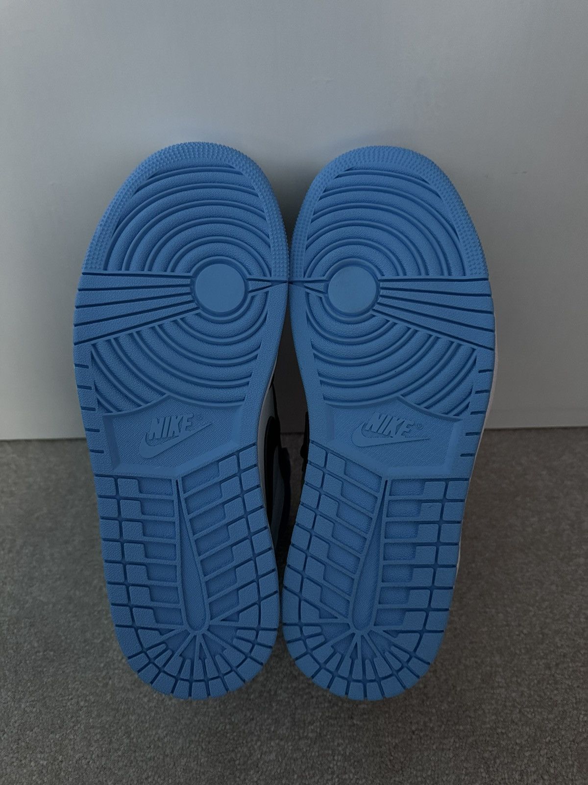 Jordan Brand Air Jordan 1 Retro UNC Toe Size US 9 / EU 42 - 5 Thumbnail