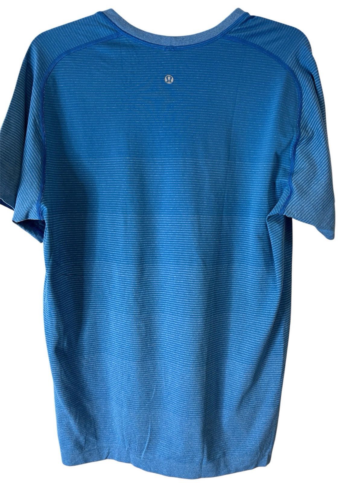 Designer Lululemon Large Metal Vent Tech Short Sleeve Crew Neck Size US L / EU 52-54 / 3 - 2 Thumbnail