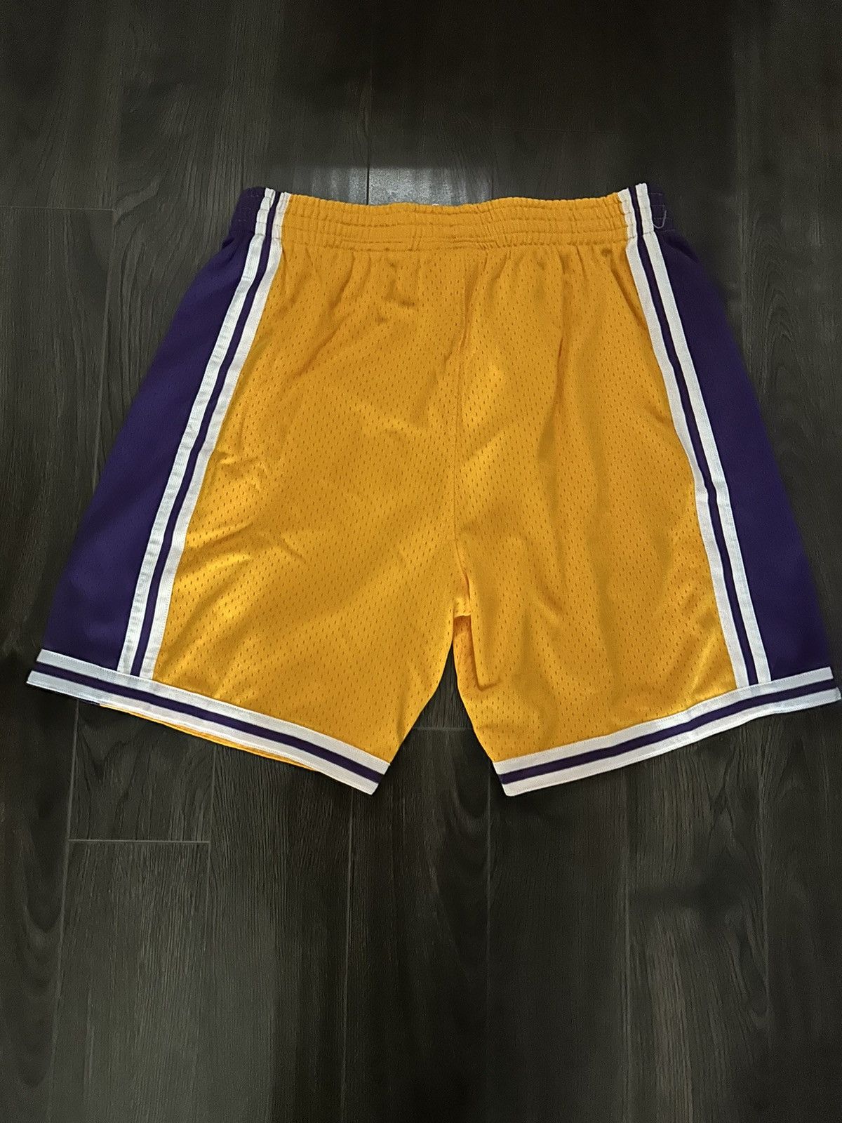 Mitchell & Ness × NBA Los Angeles Lakers 96-97 Mitchell & Ness Vintage Shorts Size US 38 / EU 54 - 2 Thumbnail