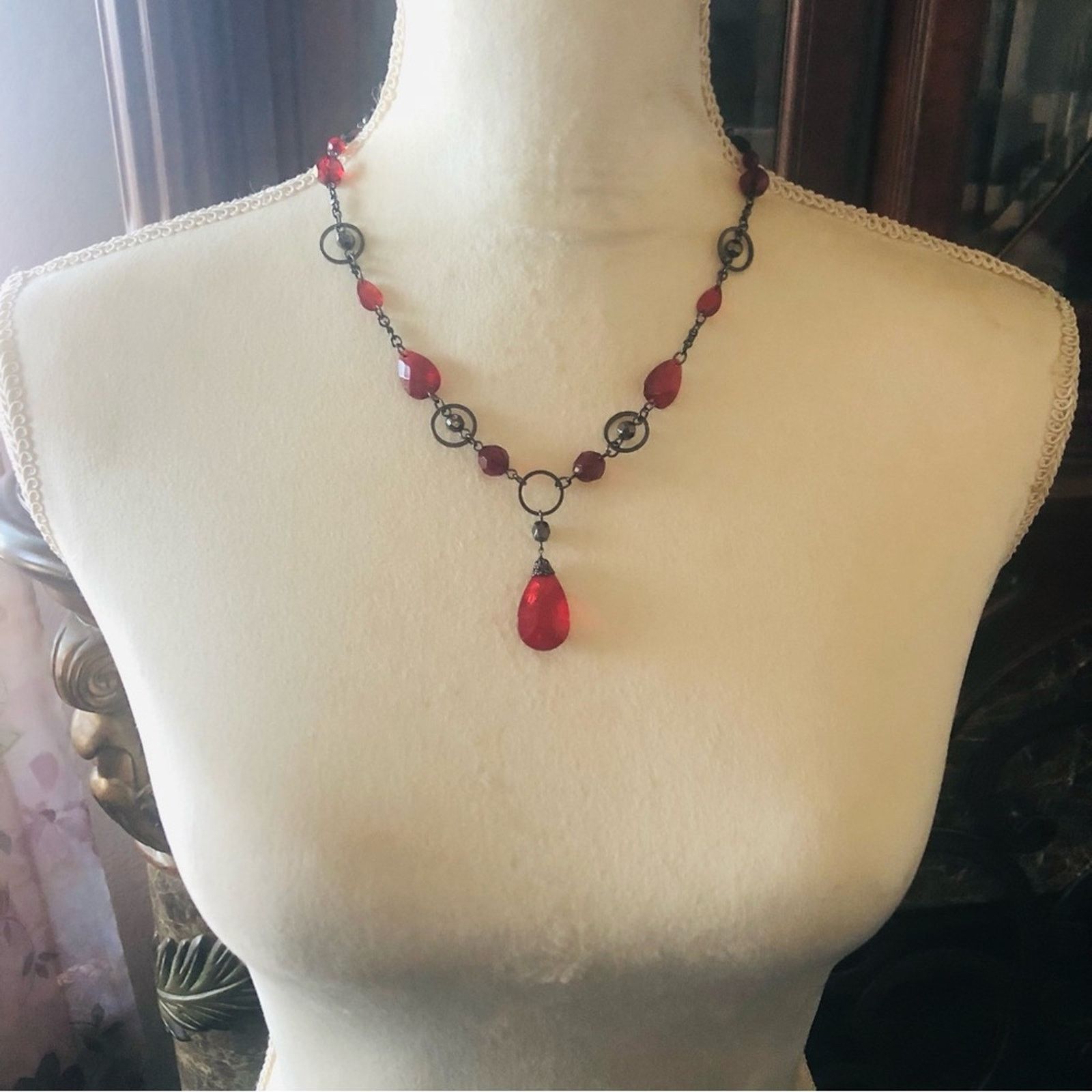 Jewelry Faceted vampire blood glass gunmetal floating bead necklace Size ONE SIZE - 5 Thumbnail
