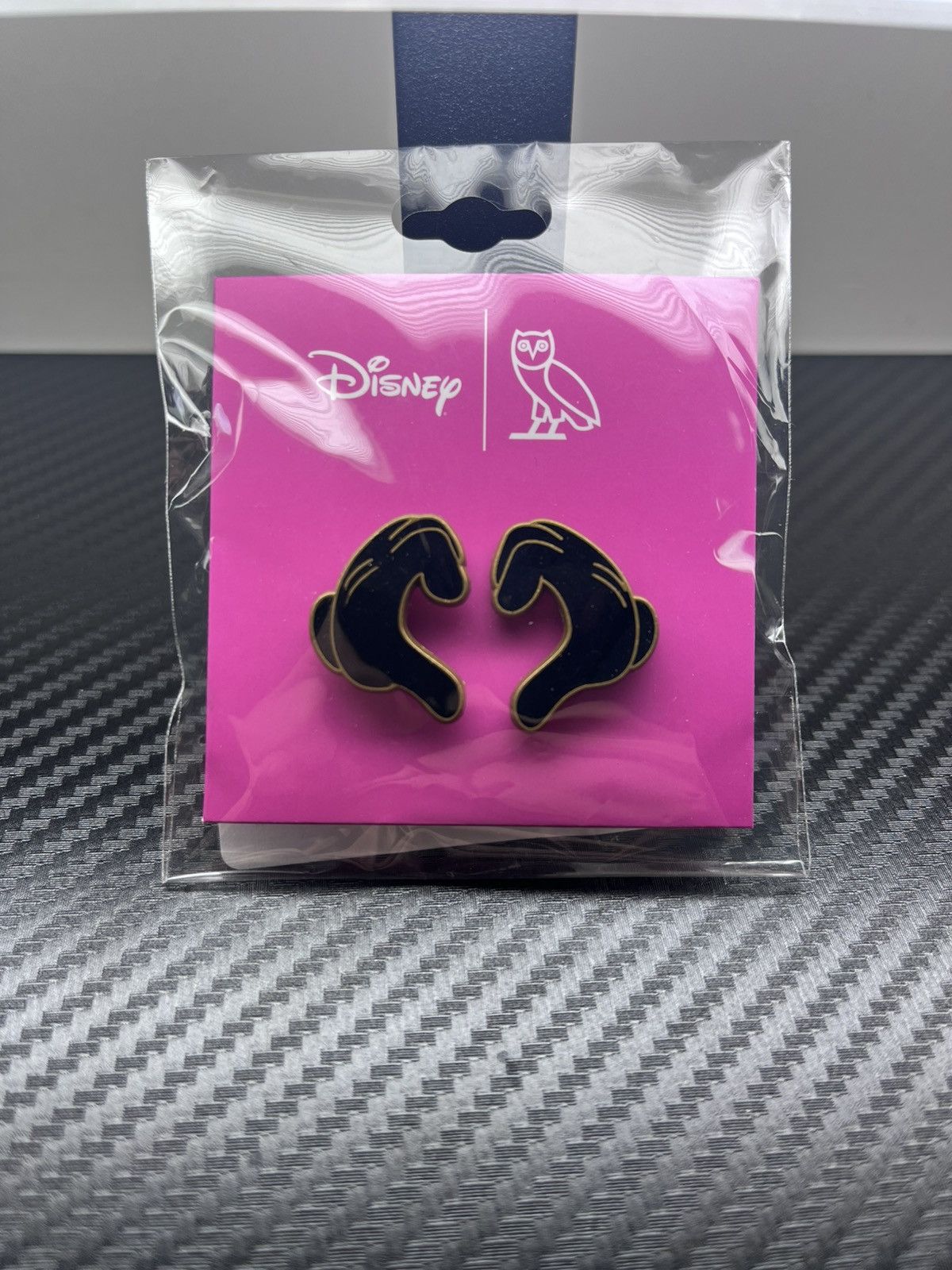 Disney × October's Very Own OVO X Disney Valentines Heart Hands Pin Size ONE SIZE - 5 Thumbnail
