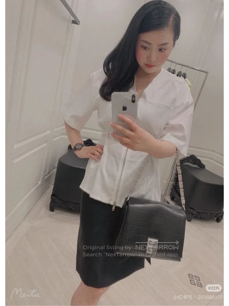 Givenchy Givenchy Size 36 Shirt Size 36 Size US M / EU 48-50 / 2 - 8 Thumbnail