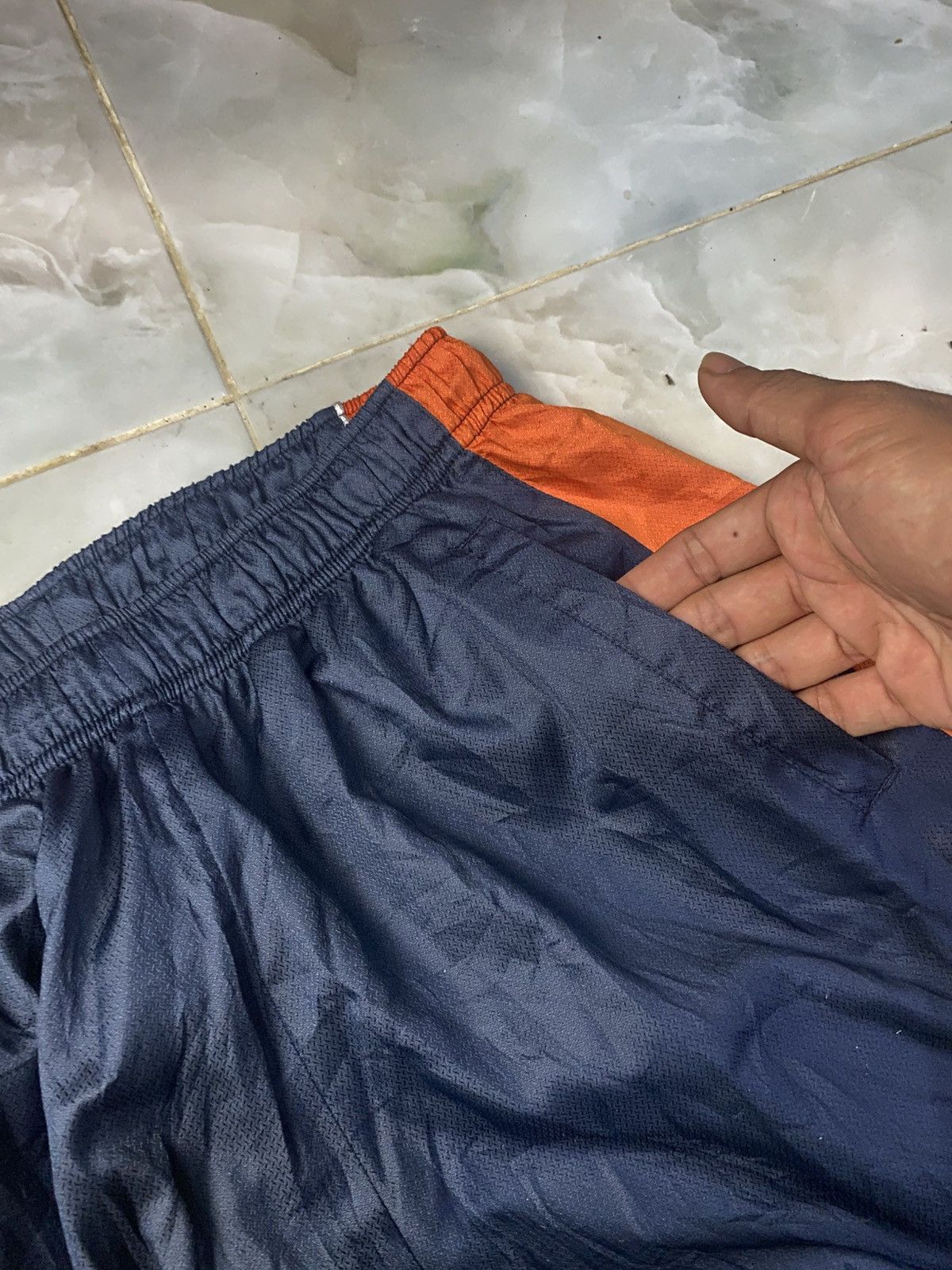 Carhartt Wip × Nike VINTAGE NIKE 90S BAGGY NYLON WIDE LEG SWOOSH TRACK PANTS Y2K Size US 26 / EU 42 - 6 Thumbnail