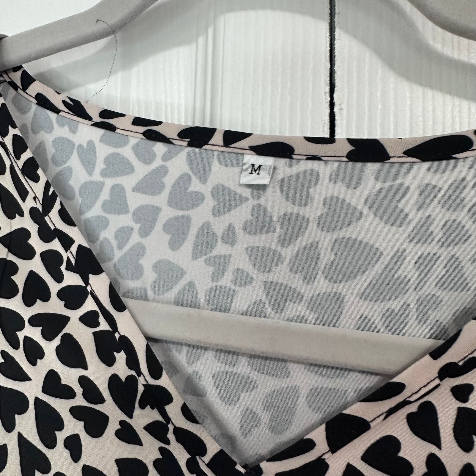 Shein SHEIN Allover Heart Print Butterfly Sleeve Blouse Size M Size M / US 6-8 / IT 42-44 - 4 Thumbnail