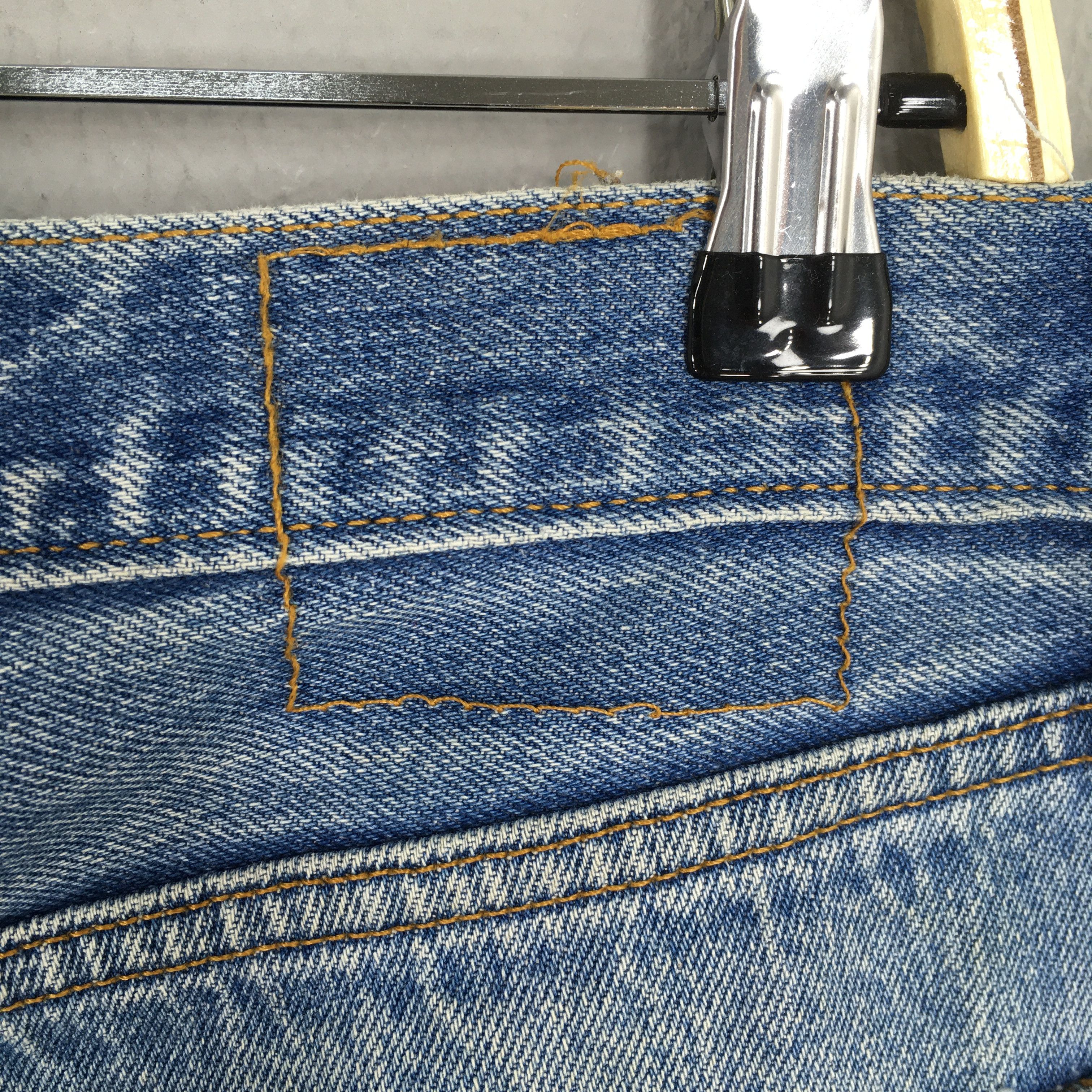 Size 32x27.5 Vintage 90s Levi's 501 Faded Blue Jeans