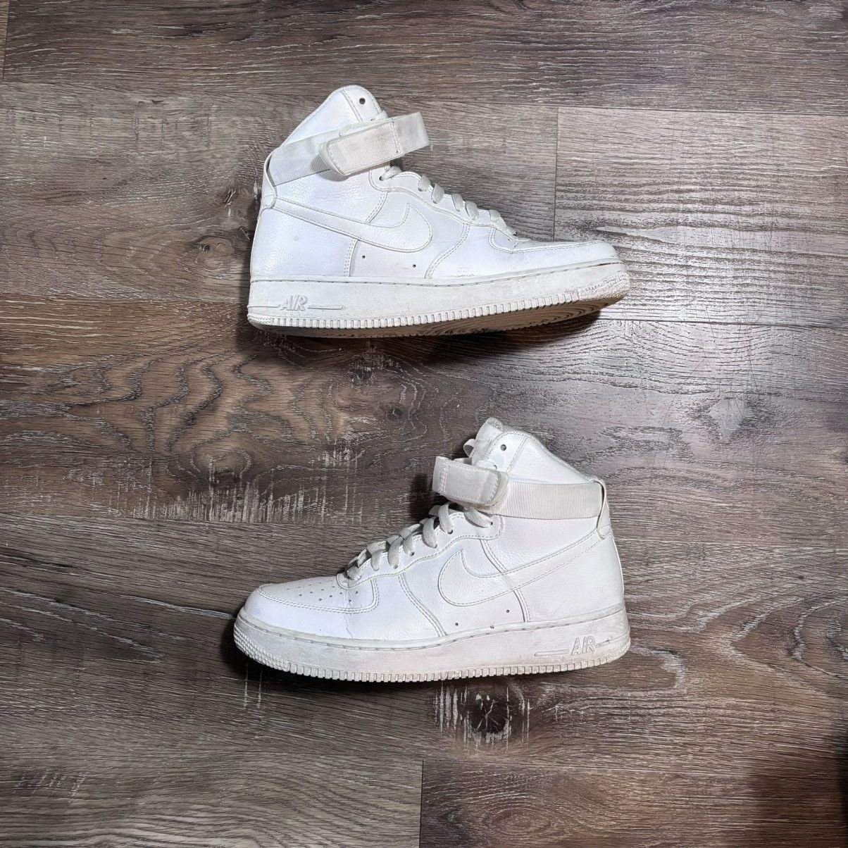 Nike Nike Air Force 1 High Triple White Size US 9.5 / EU 42-43 - 3 Thumbnail